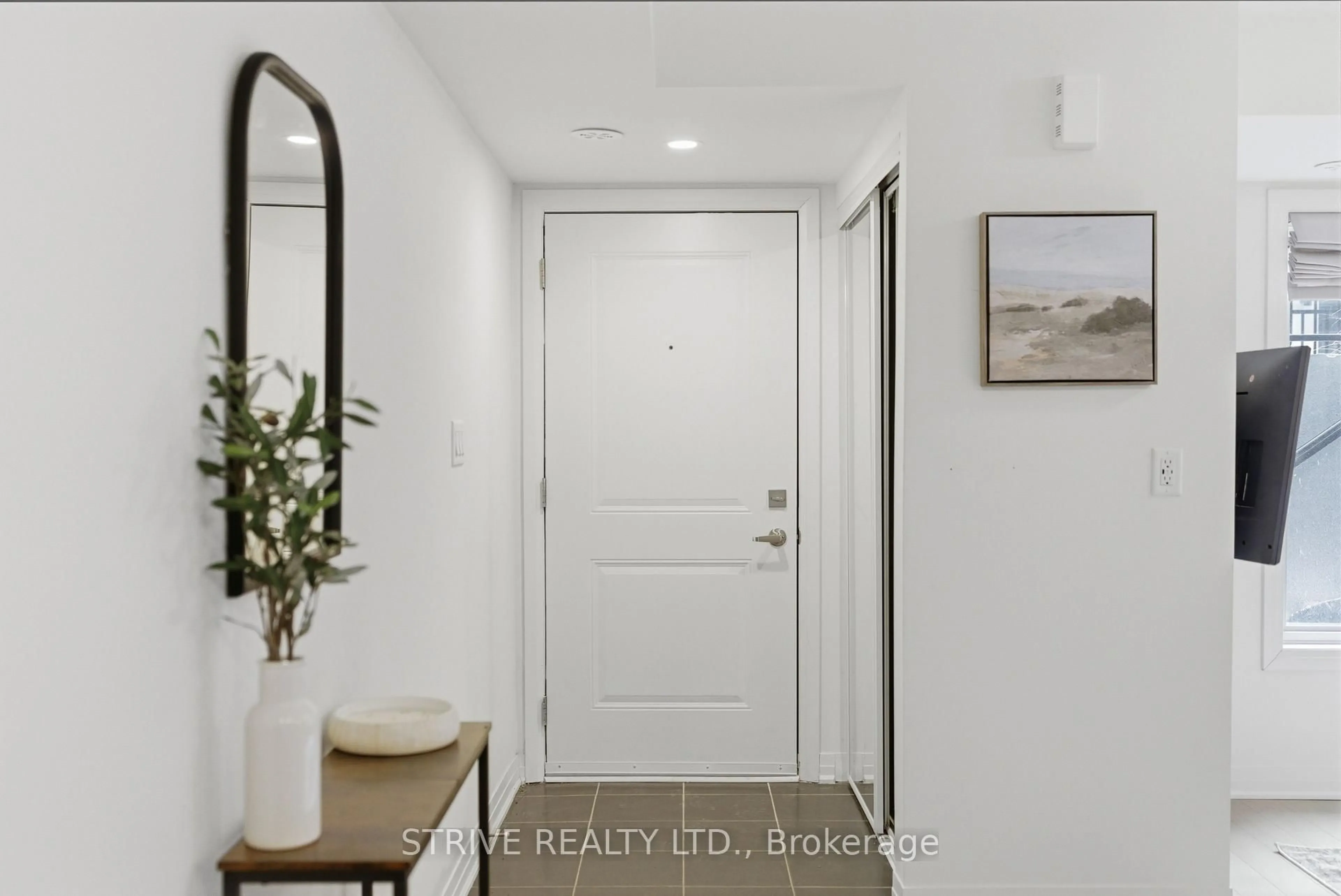 Indoor entryway for 12 A Lookout Dr #12A, Clarington Ontario L1C 7G1