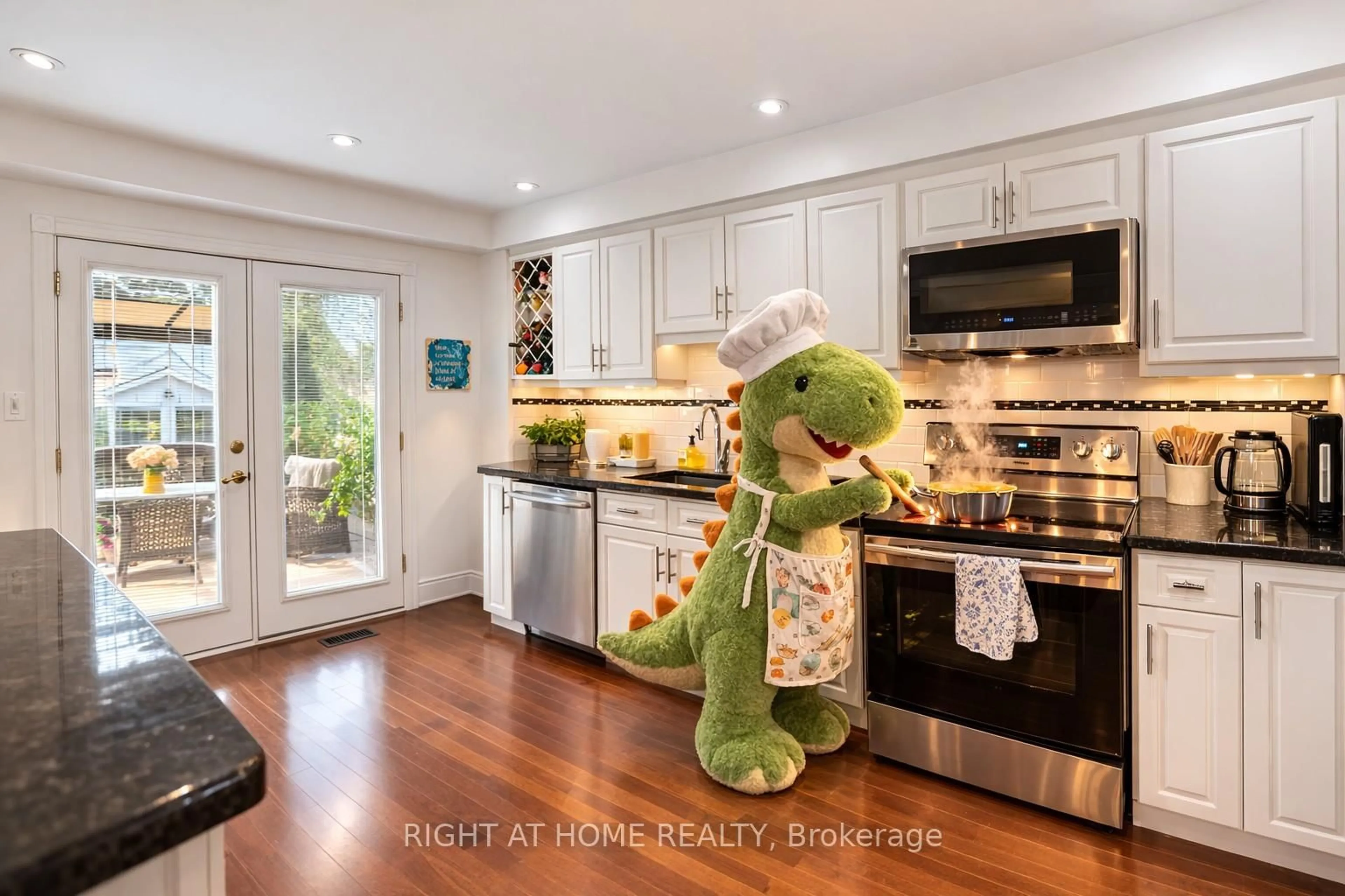 Open concept kitchen, unknown for 41 Yorkville Dr, Clarington Ontario L1E 2A7