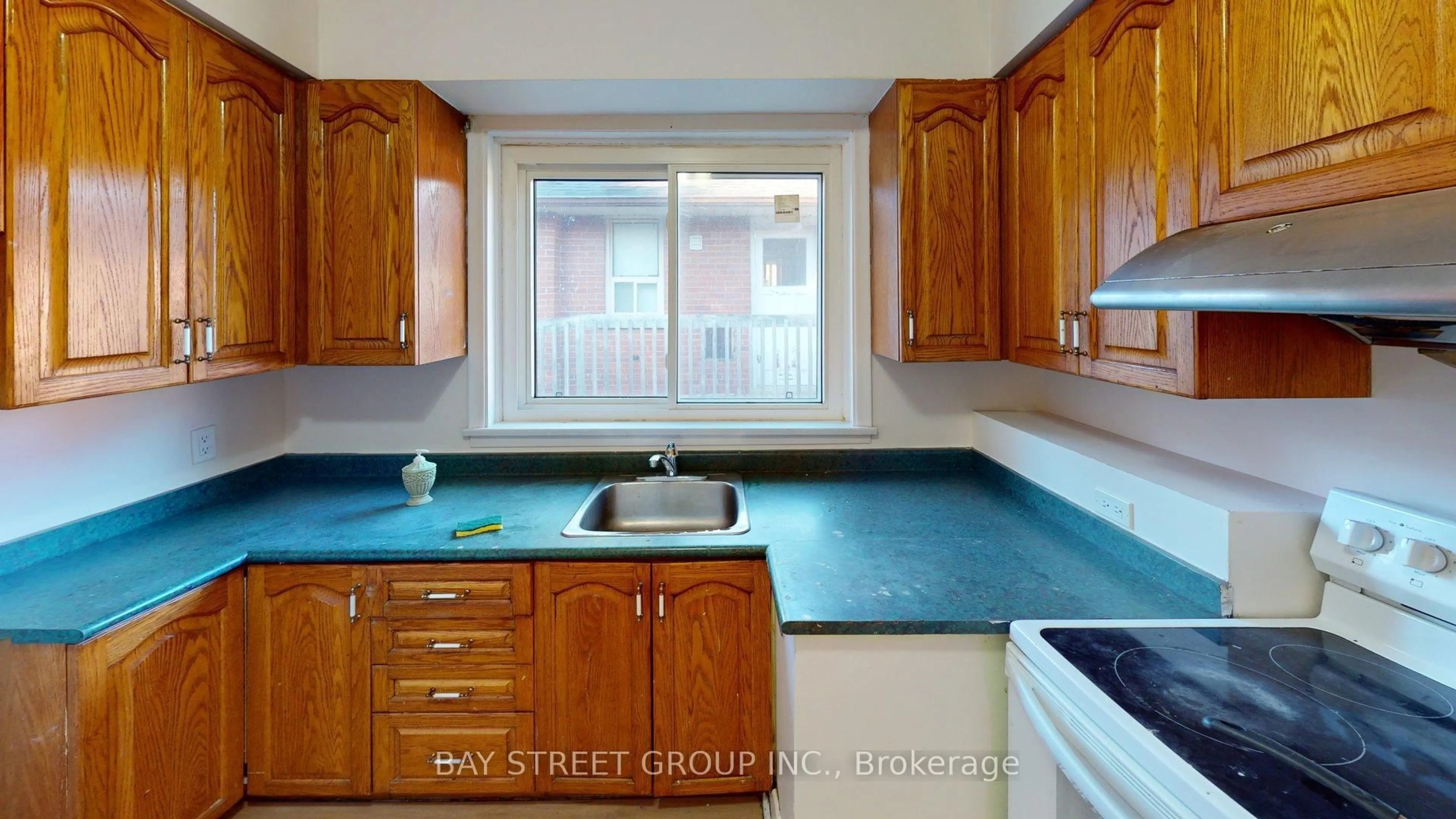 Standard kitchen, unknown for 106 Wye Valley Rd, Toronto Ontario M1P 2A8