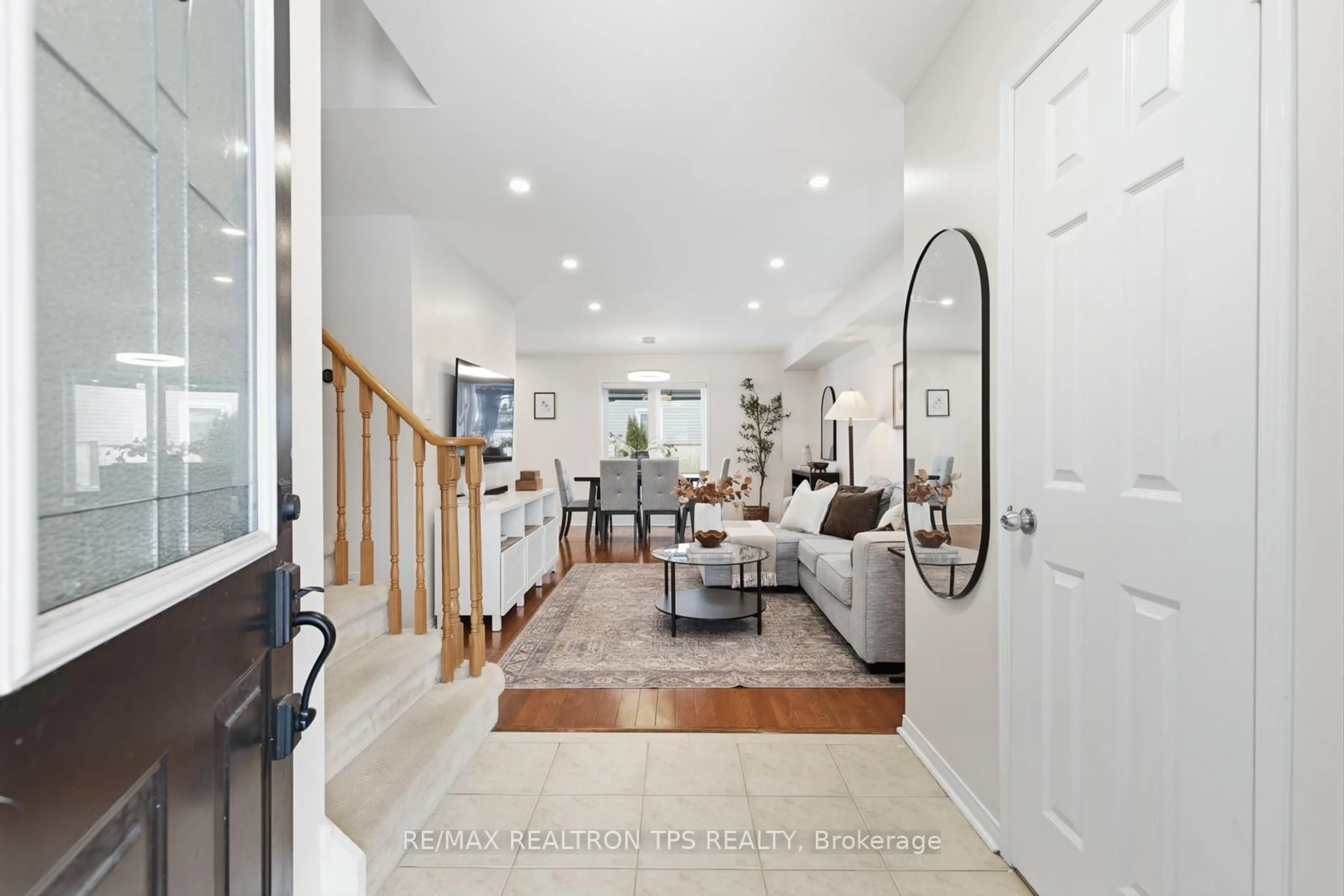 Indoor entryway for 50 Crough St, Clarington Ontario L1C 5M4