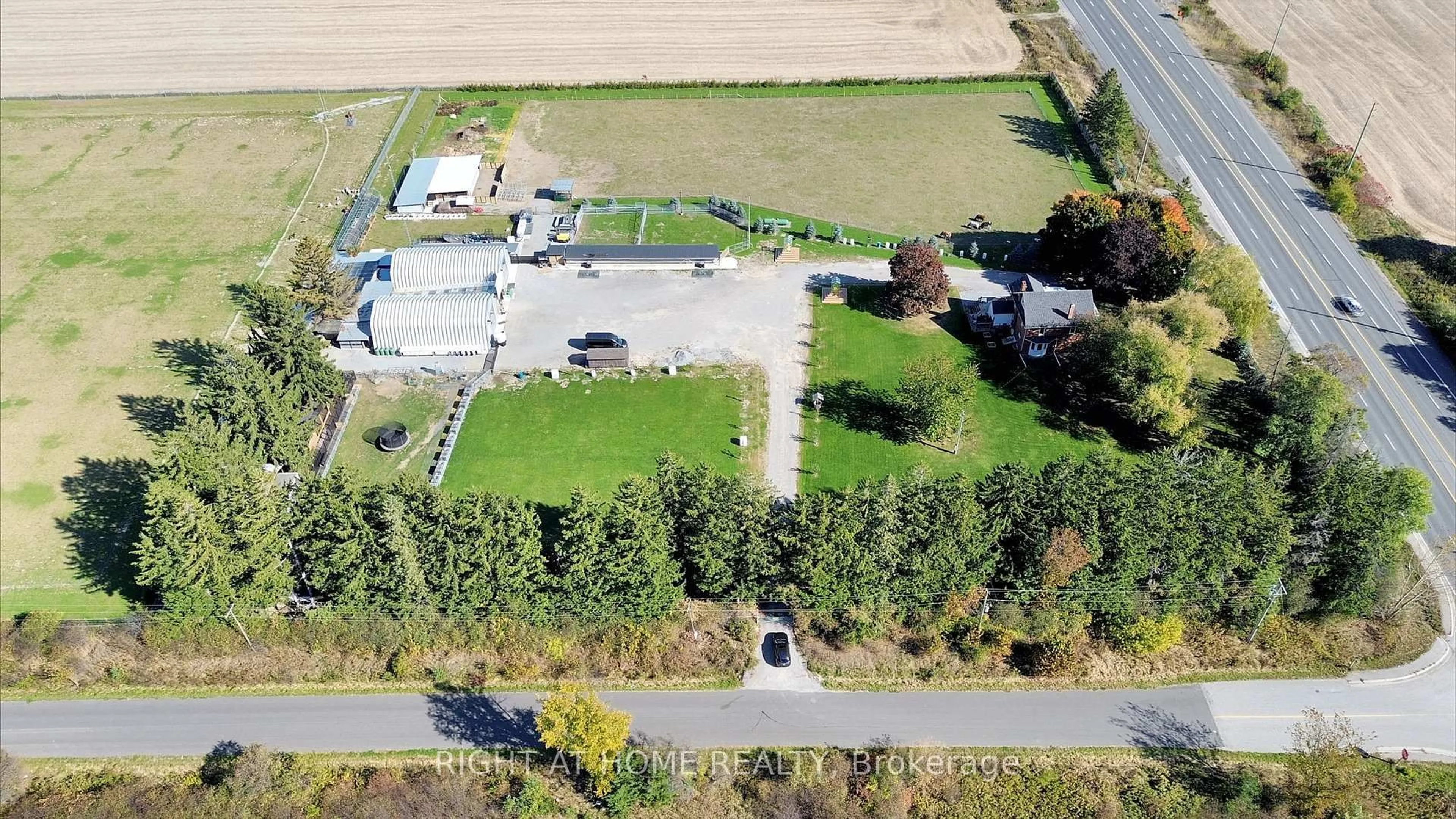 A pic from outside/outdoor area/front of a property/back of a property/a pic from drone, building for 680 Winchester Rd, Whitby Ontario L1M 1V2