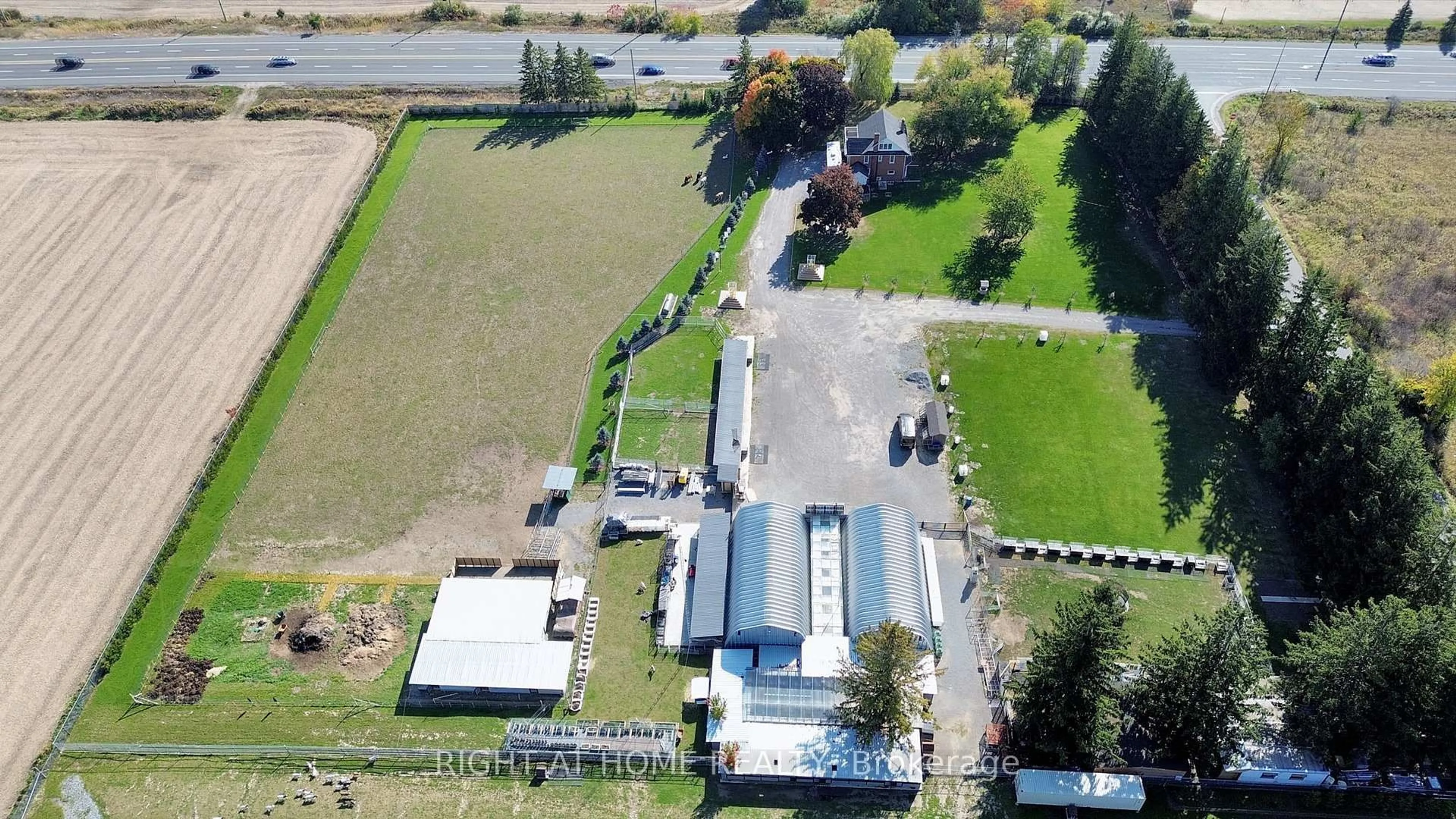 A pic from outside/outdoor area/front of a property/back of a property/a pic from drone, unknown for 680 Winchester Rd, Whitby Ontario L1M 1V2