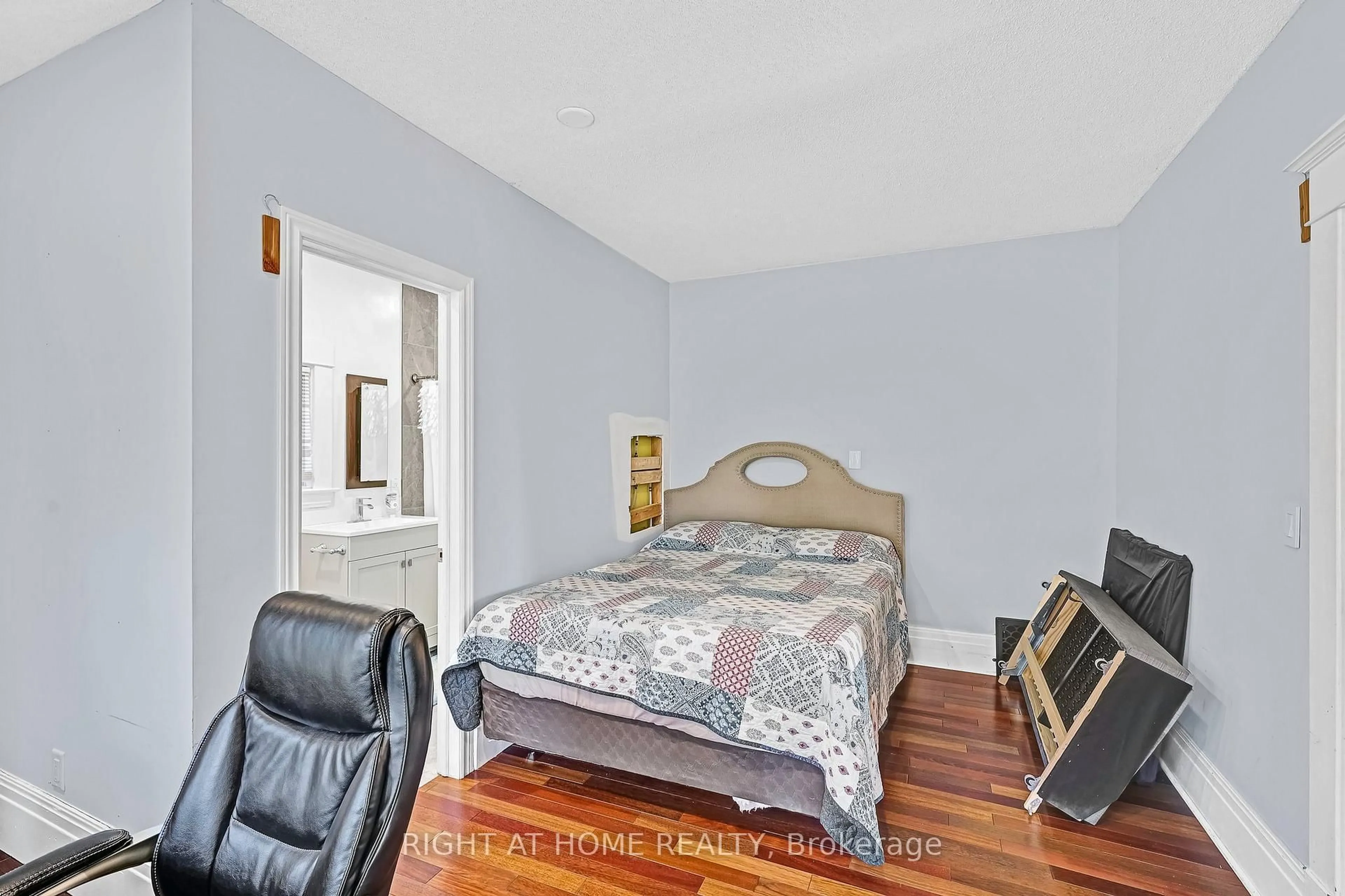 Bedroom with bed, unknown for 680 Winchester Rd, Whitby Ontario L1M 1V2