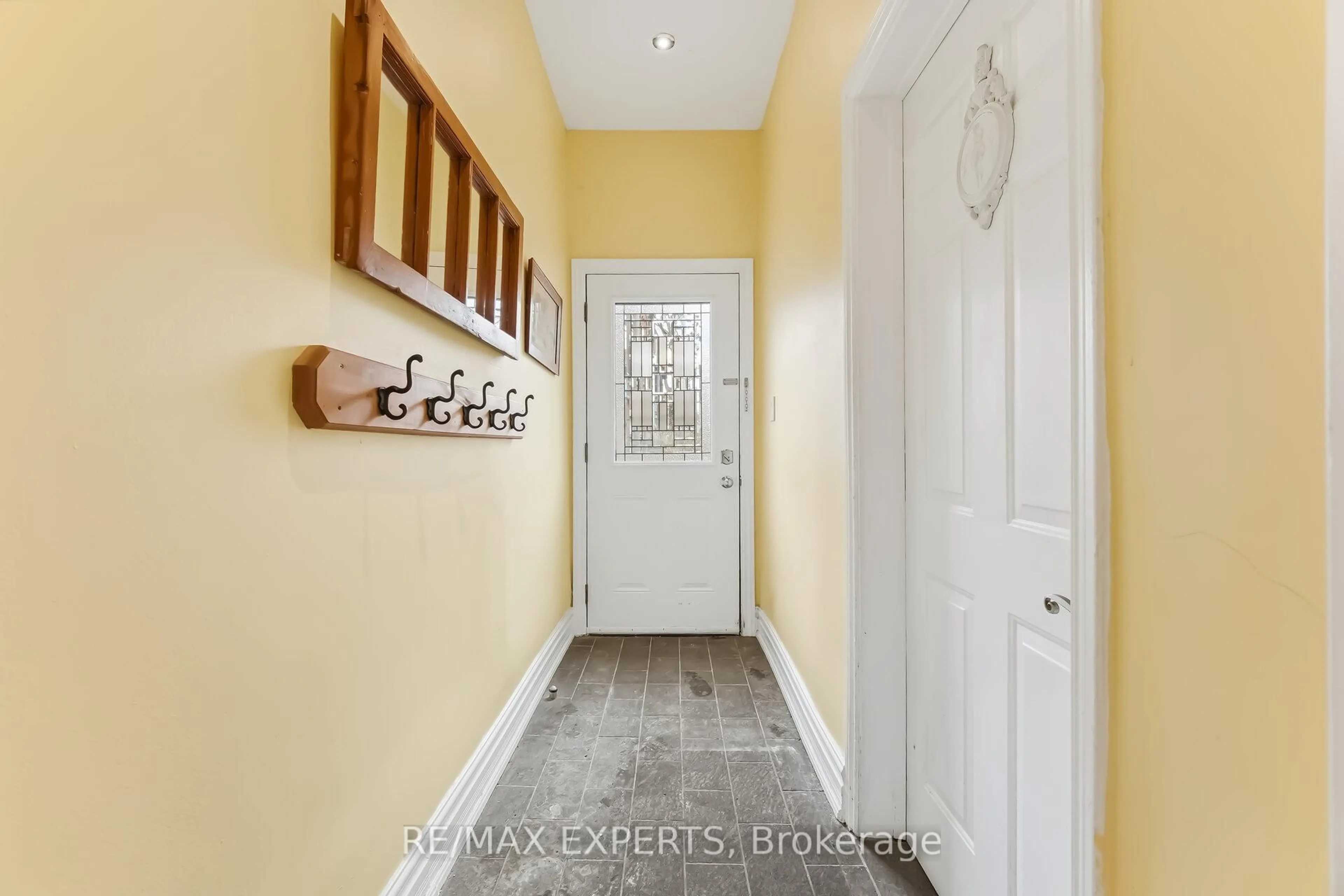 Indoor entryway for 34 Grant St, Toronto Ontario M4M 2H5