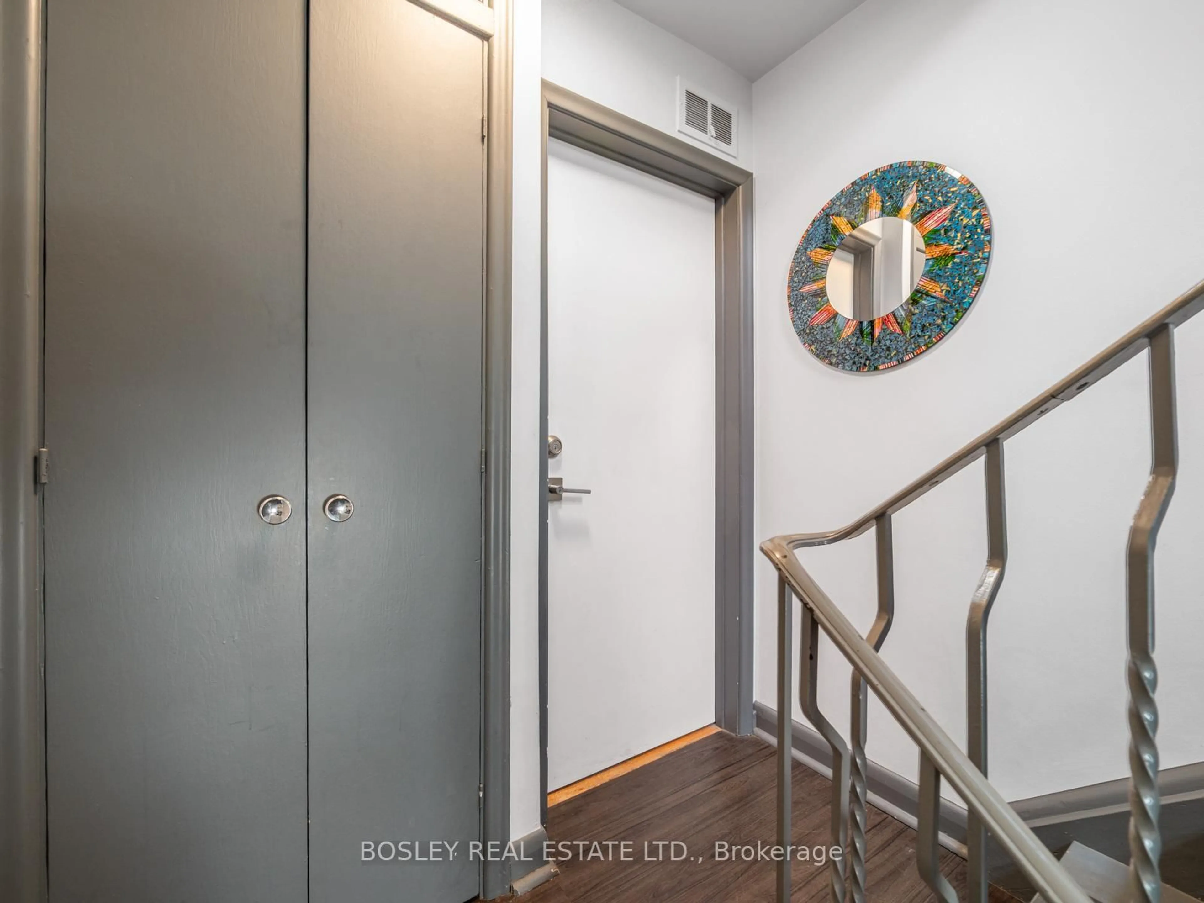 Indoor entryway for 9 Love Cres, Toronto Ontario M4E 1V6