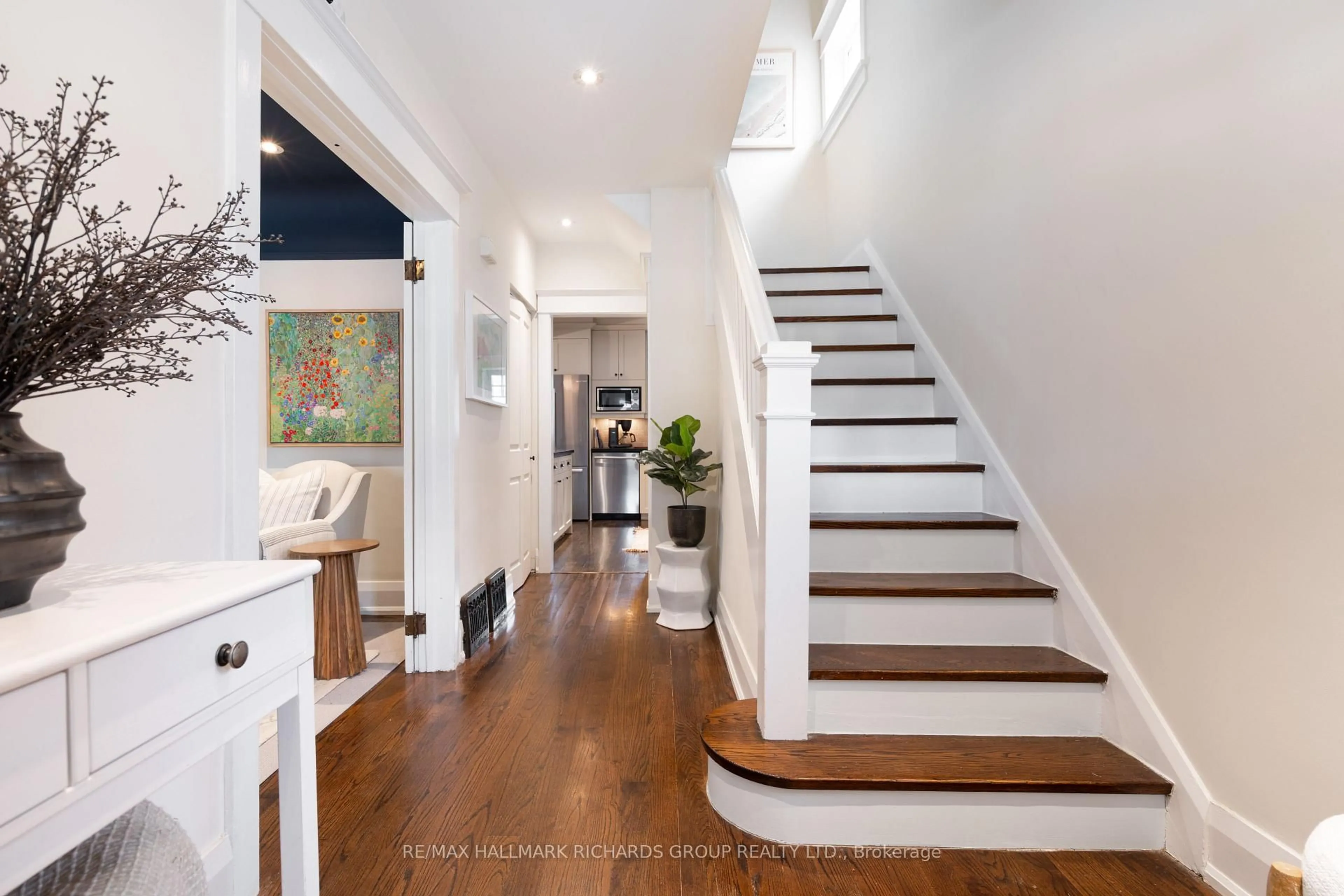 Indoor entryway for 152 Hammersmith Ave, Toronto Ontario M4E 2W8