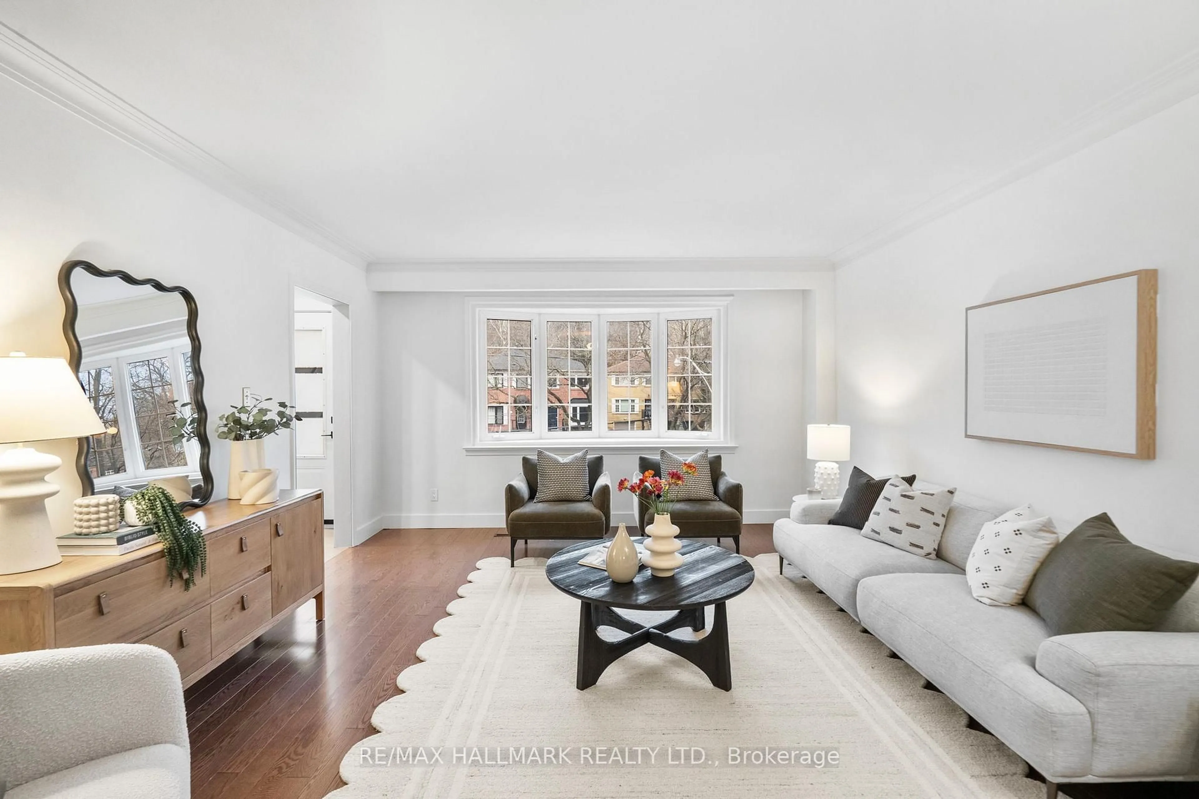 Living room with furniture, unknown for 74 Glen Davis Cres, Toronto Ontario M4E 1X5