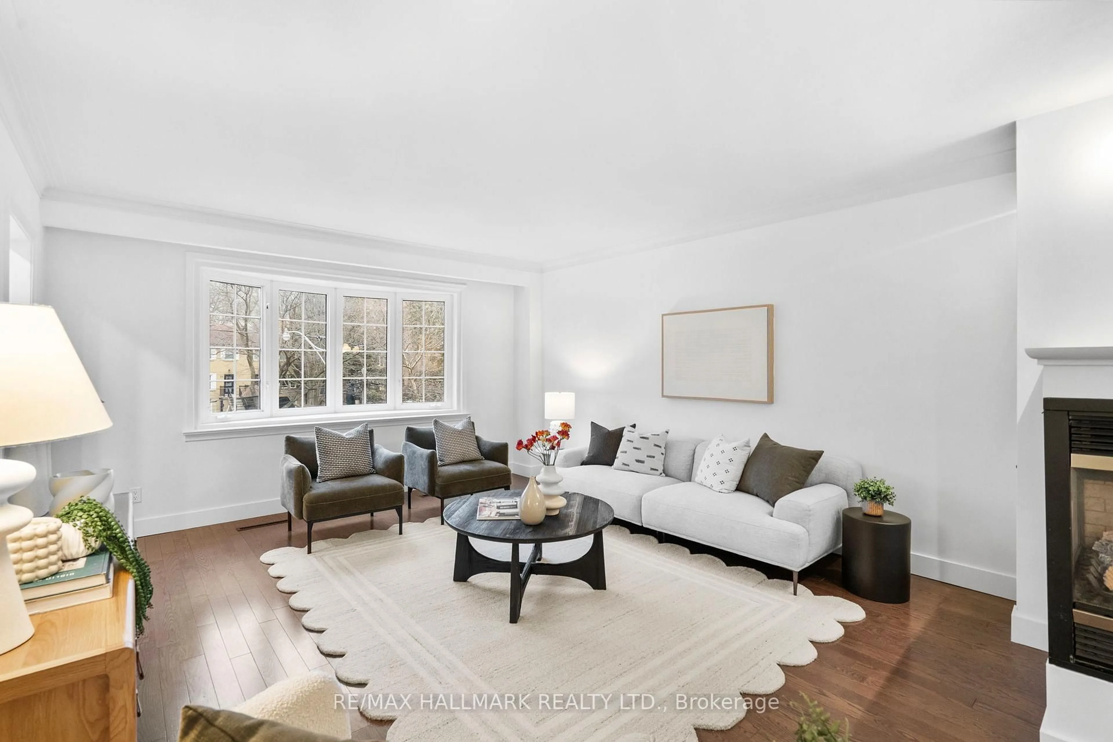 Living room with furniture, unknown for 74 Glen Davis Cres, Toronto Ontario M4E 1X5