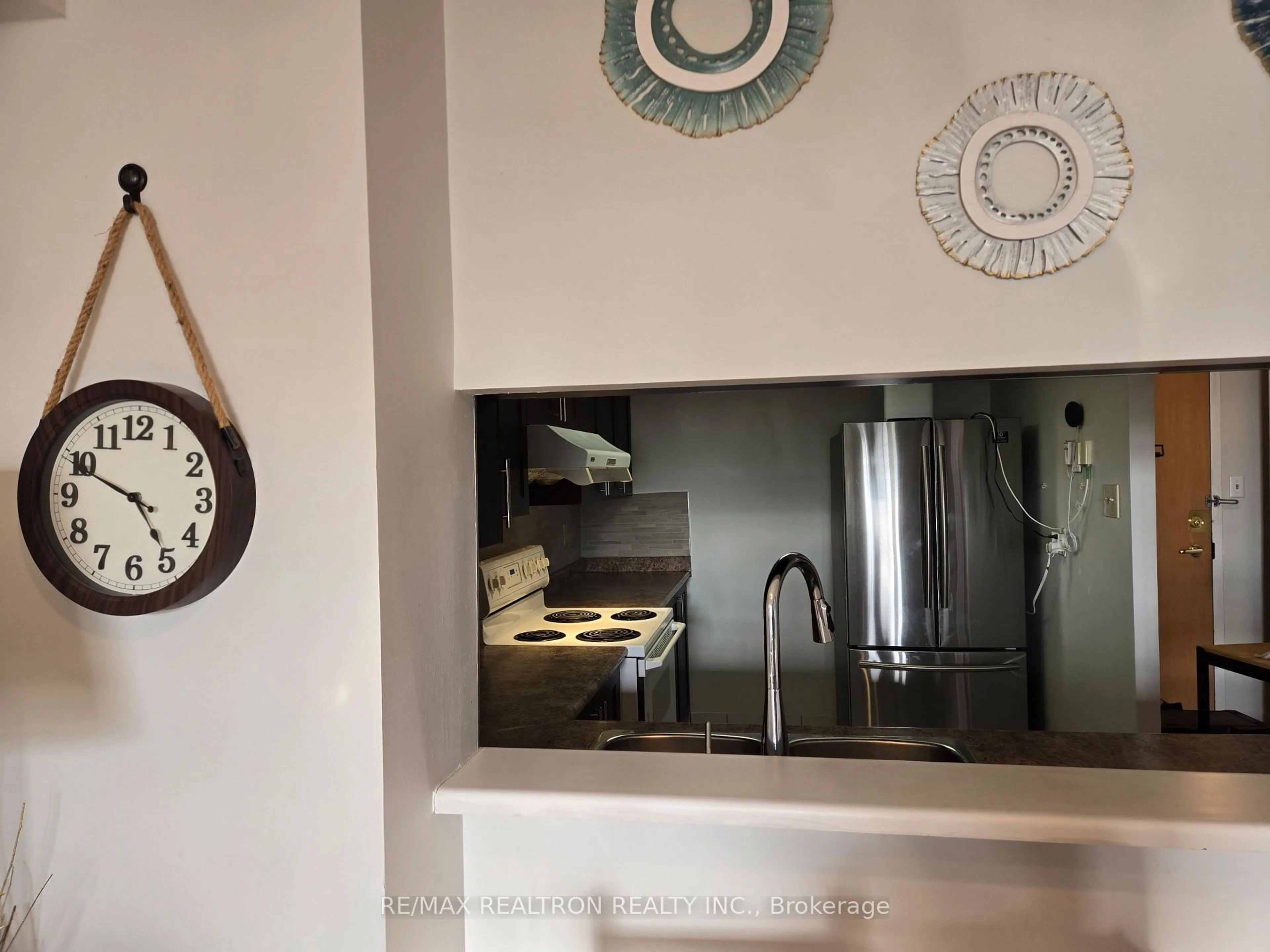 Open concept kitchen, ceramic/tile floor for 88 Alton Towers Circ #1515, Toronto Ontario M1V 5C5