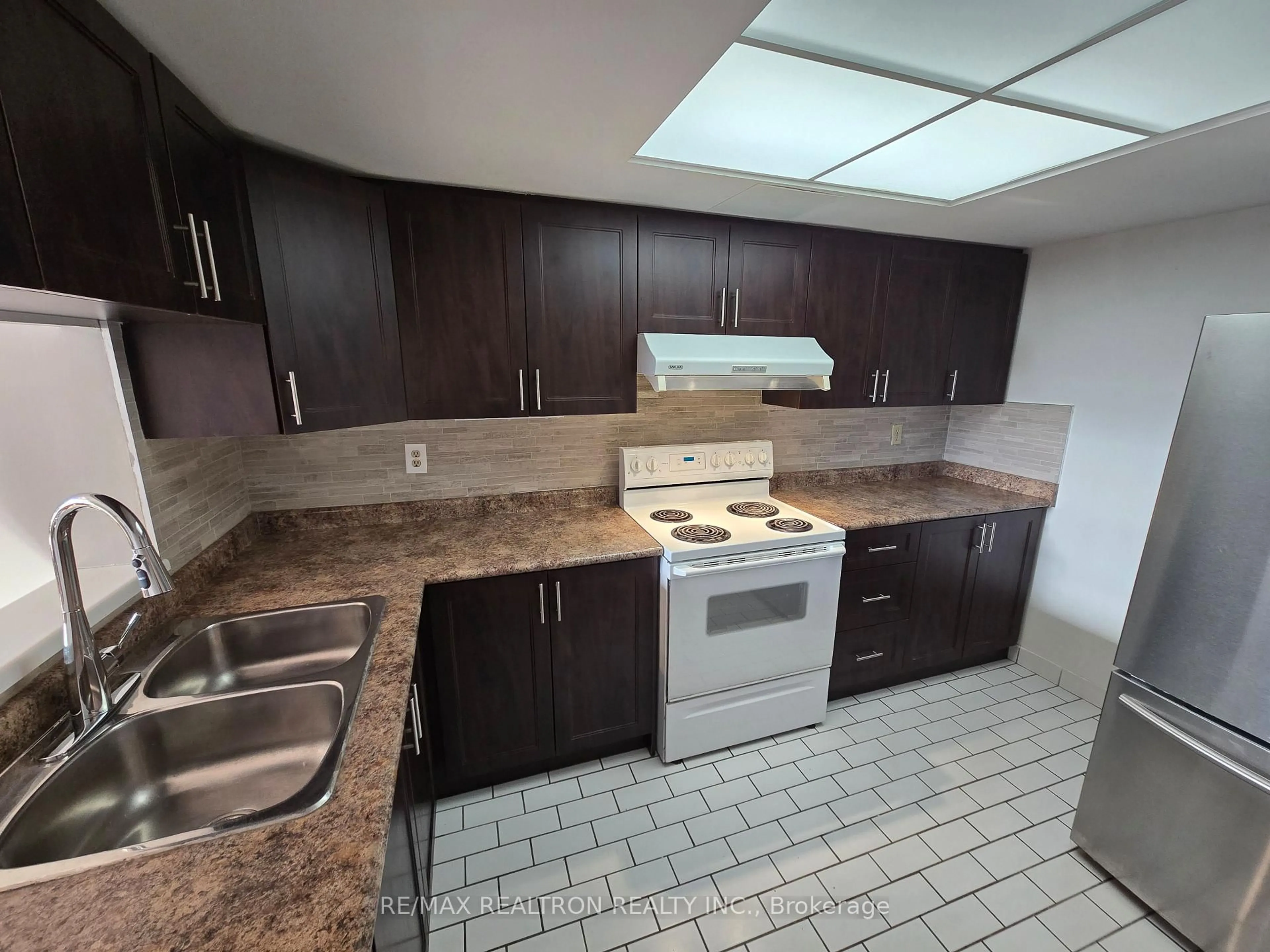 Standard kitchen, ceramic/tile floor for 88 Alton Towers Circ #1515, Toronto Ontario M1V 5C5
