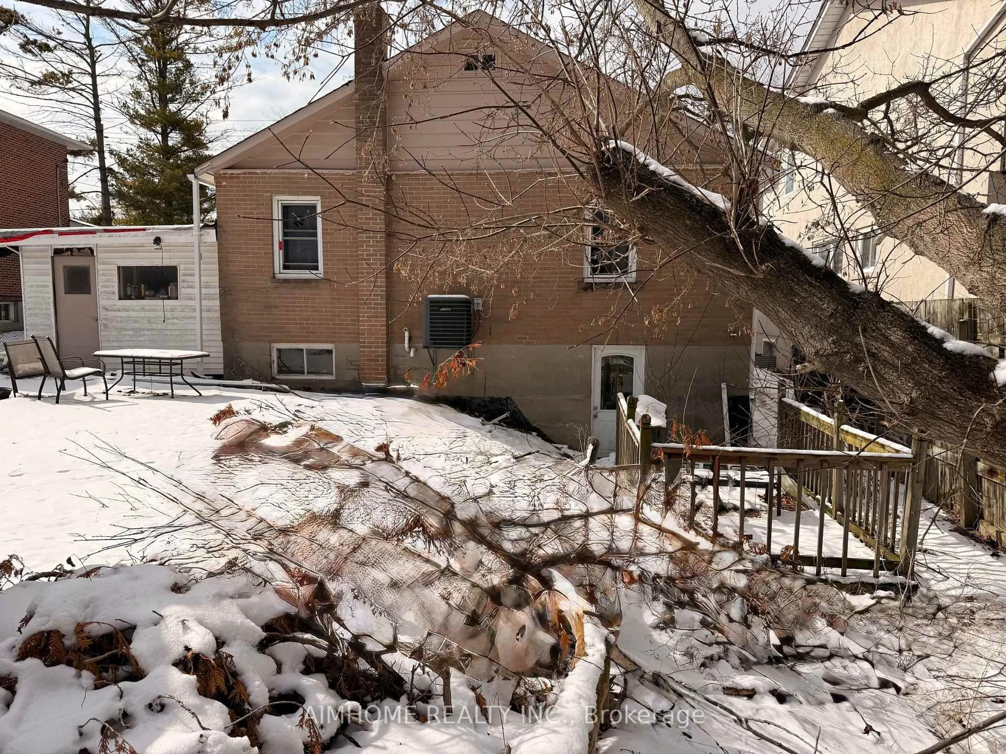 A pic from outside/outdoor area/front of a property/back of a property/a pic from drone, street for 271 Rouge Hills Dr, Toronto Ontario M1C 2Z2