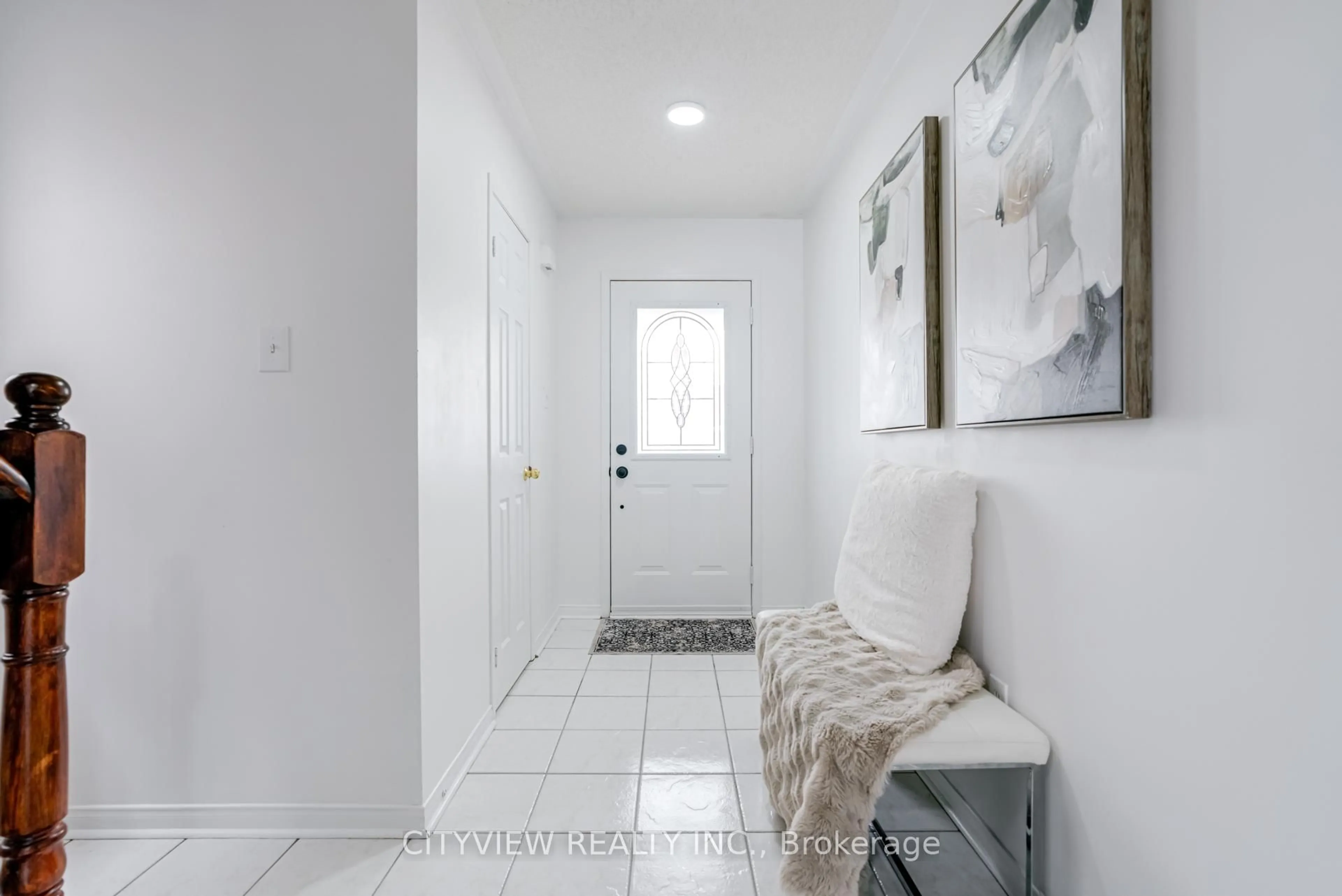 Indoor entryway for 634 Amaretto Ave, Pickering Ontario L1X 2V2