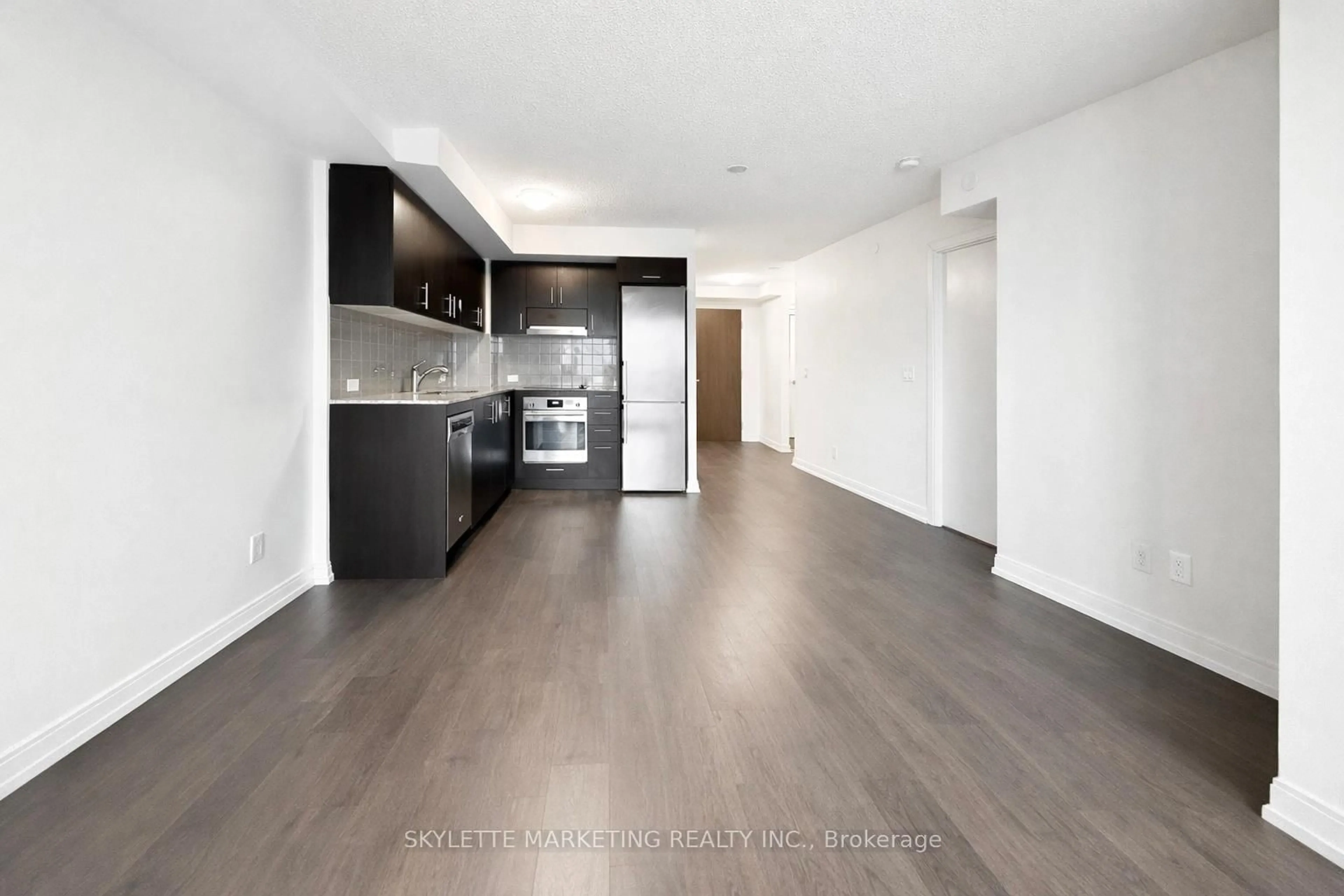 Open concept kitchen, wood/laminate floor for 255 Village Green Sq #1806, Toronto Ontario M1S 0L7