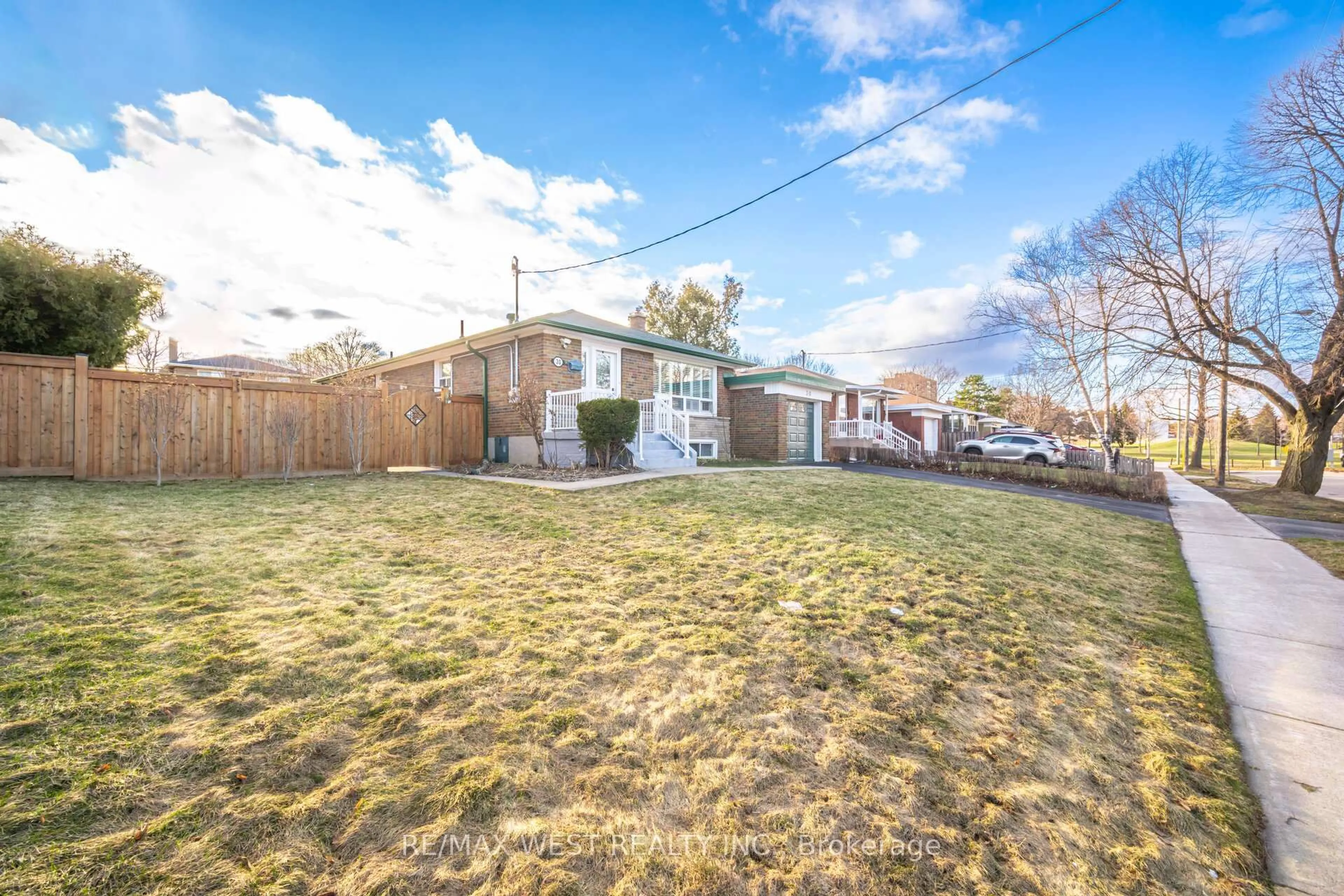 A pic from outside/outdoor area/front of a property/back of a property/a pic from drone, street for 30 Kollar Dr, Toronto Ontario M1G 1E2