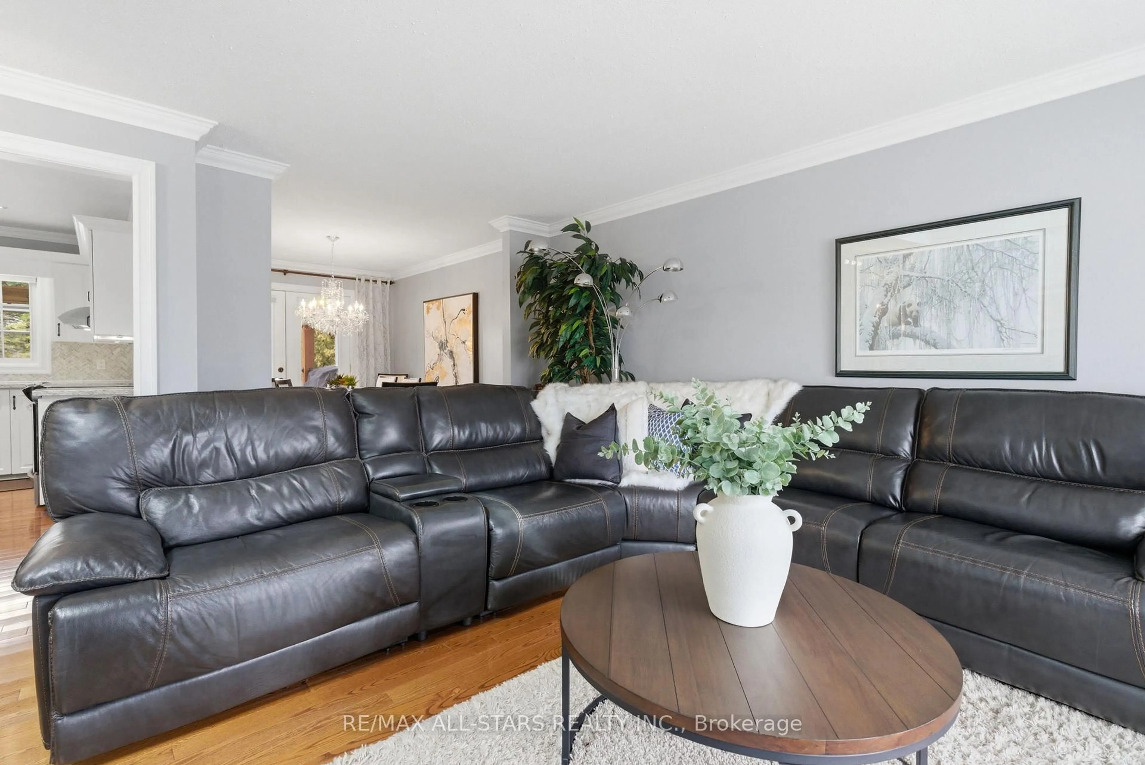 Living room with furniture, unknown for 2 Pearl Dr, Scugog Ontario L0C 1B0