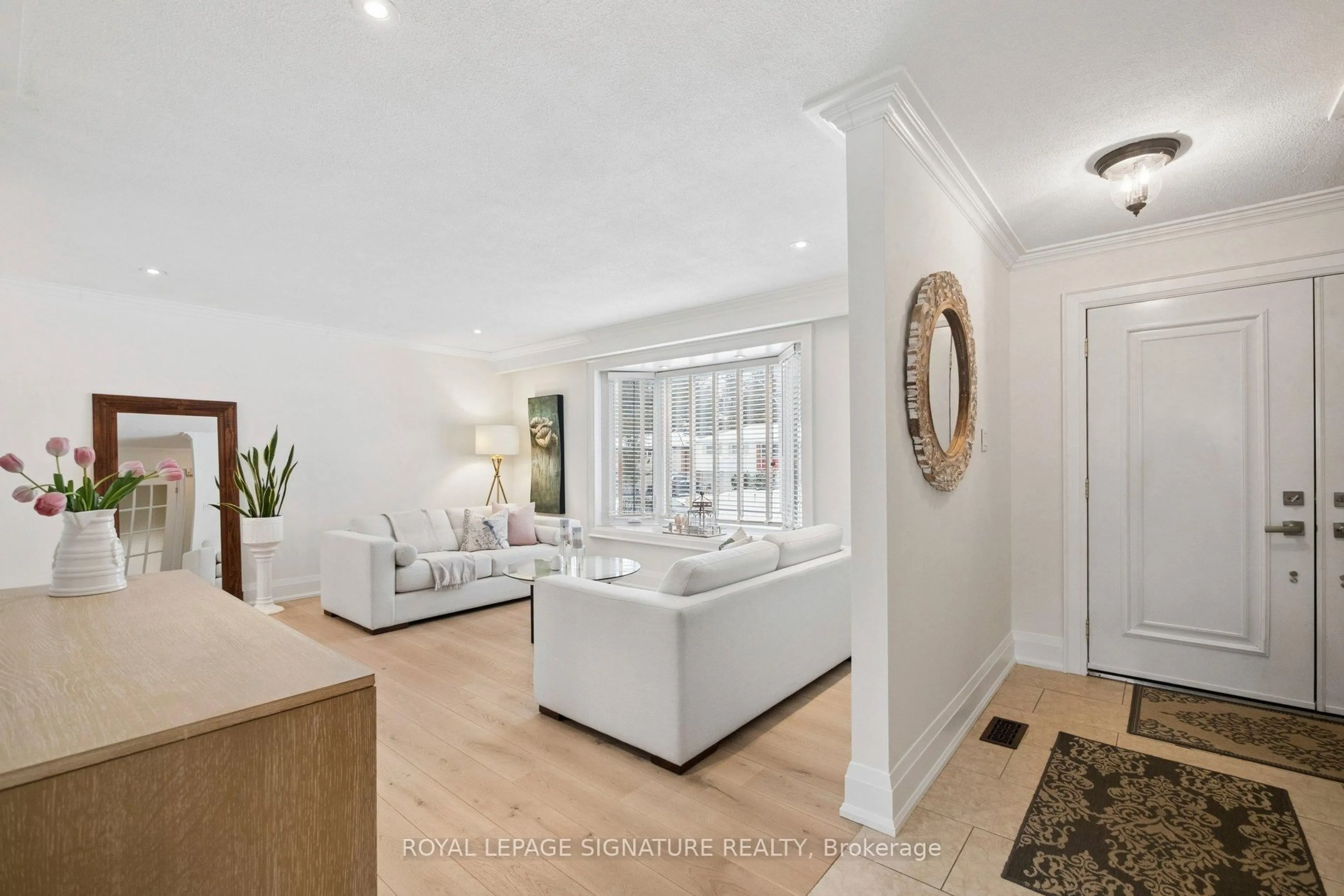 Living room with furniture, unknown for 349 Jaybell Grve, Toronto Ontario M1C 2X4