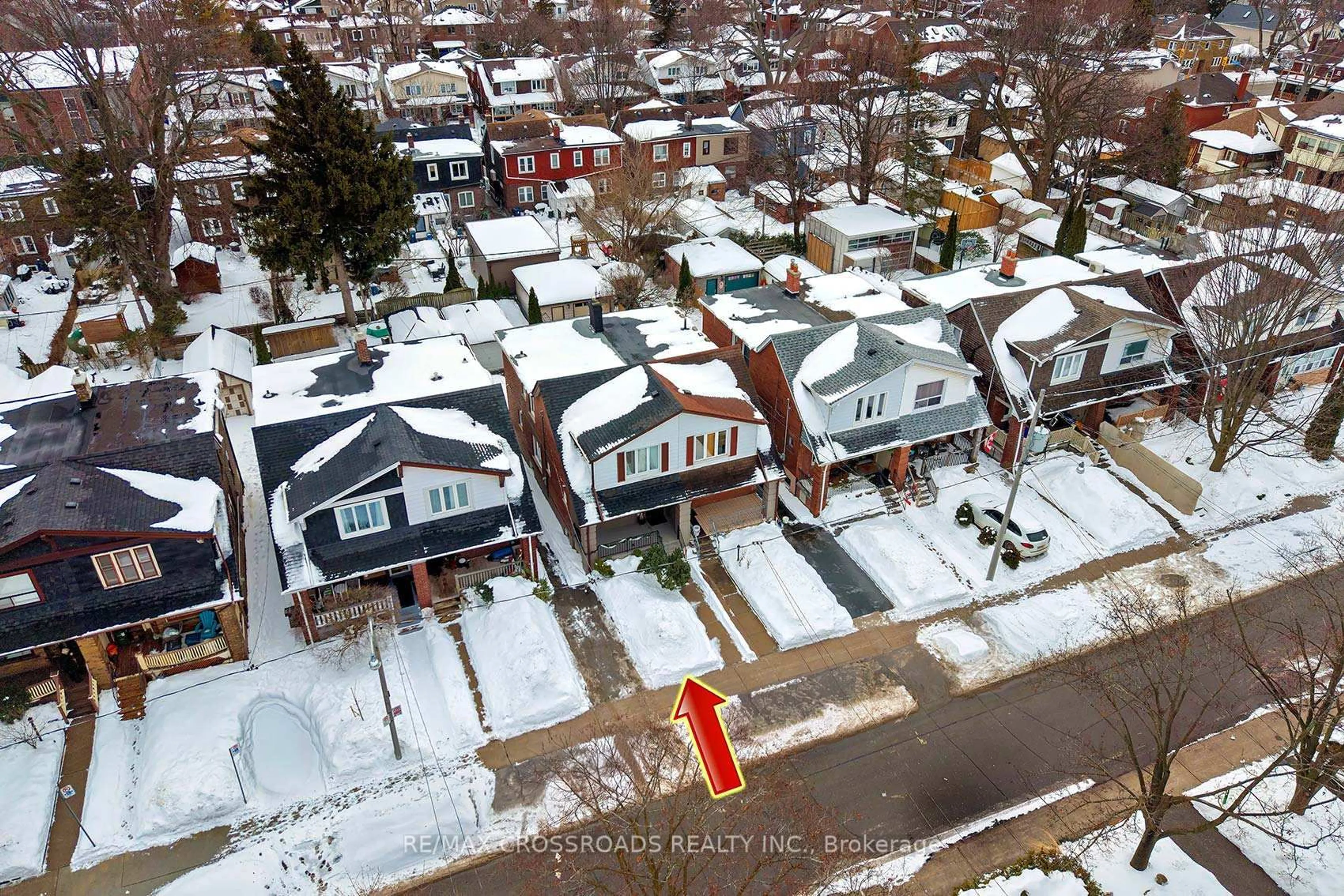 A pic from outside/outdoor area/front of a property/back of a property/a pic from drone, street for 463 Milverton Blvd, Toronto Ontario M4C 1X4