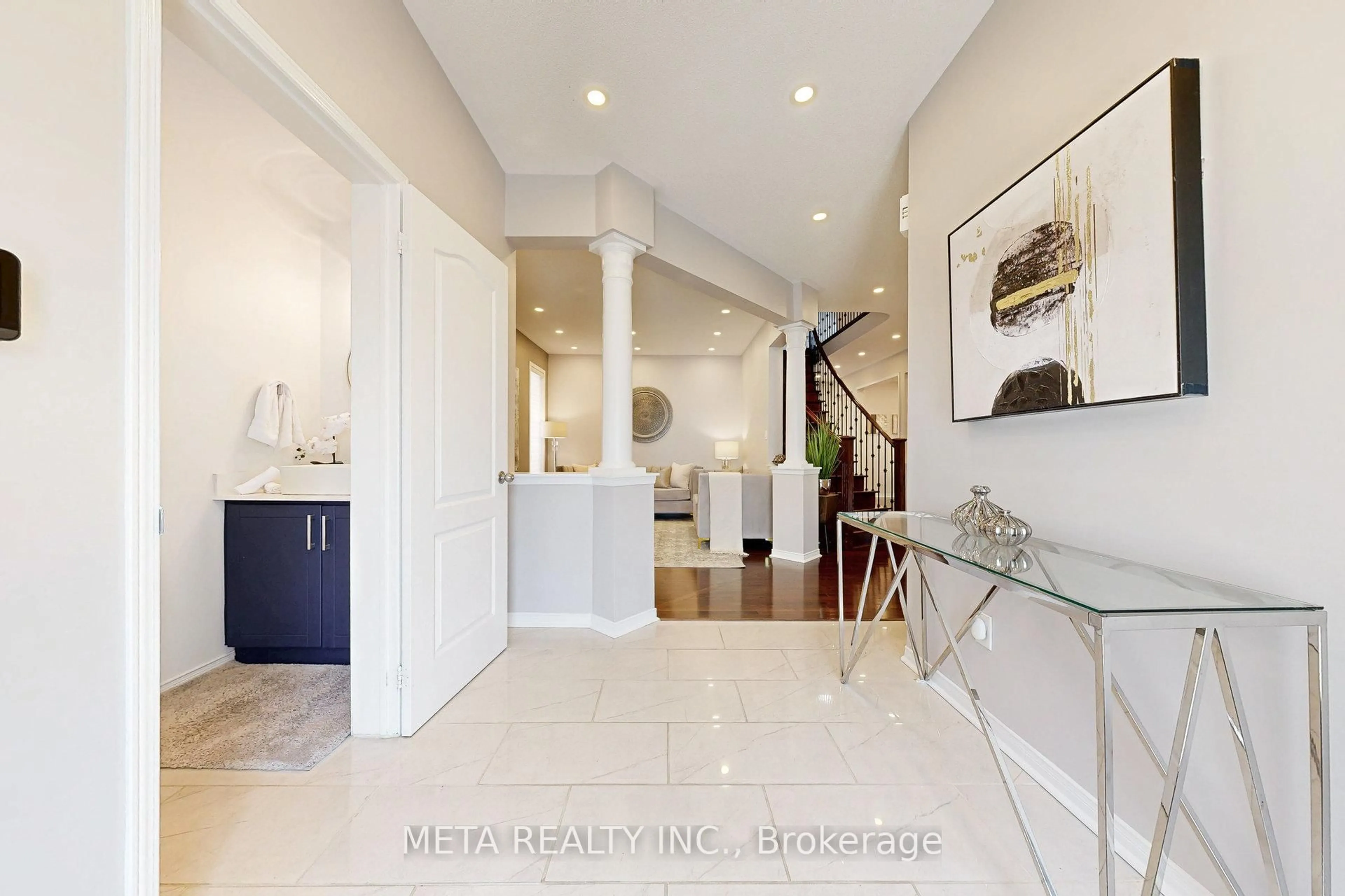 Indoor entryway for 11 Keiffer Crt, Whitby Ontario L1P 0A9