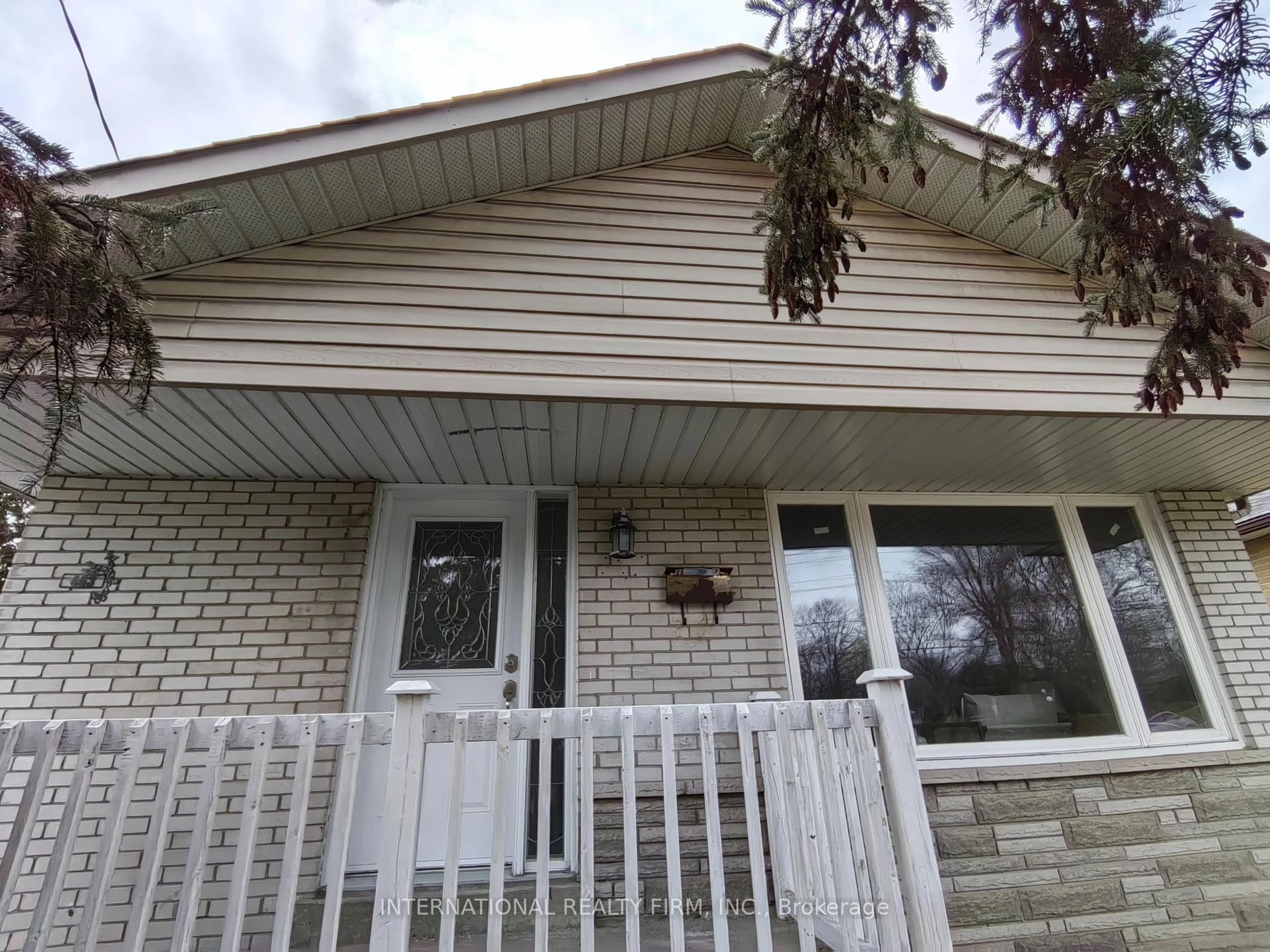 Home with vinyl exterior material, street for 463 Rossland Rd, Oshawa Ontario L1G 2X3