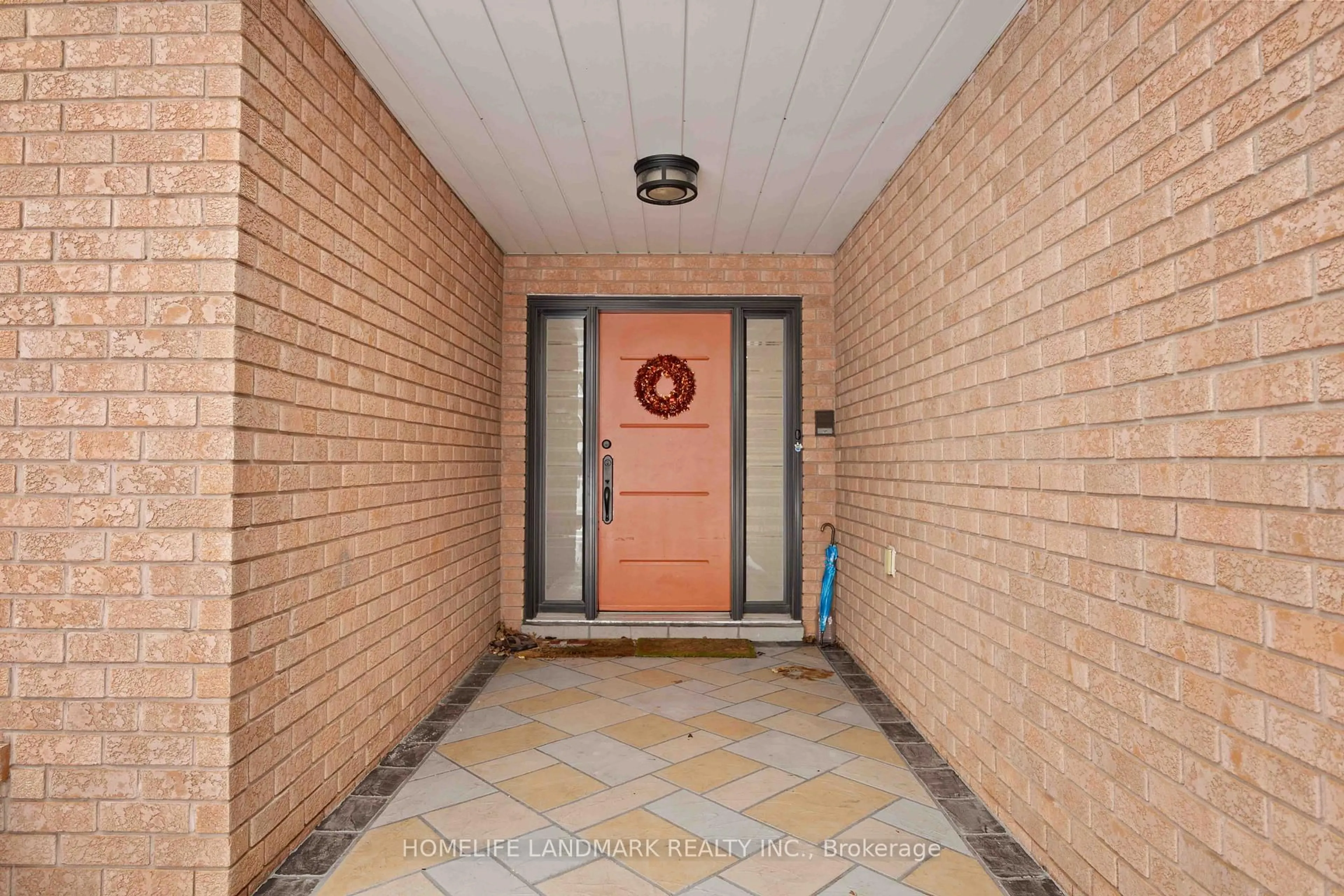 Indoor entryway for 68 Linderwood Dr, Toronto Ontario M1C 3P8