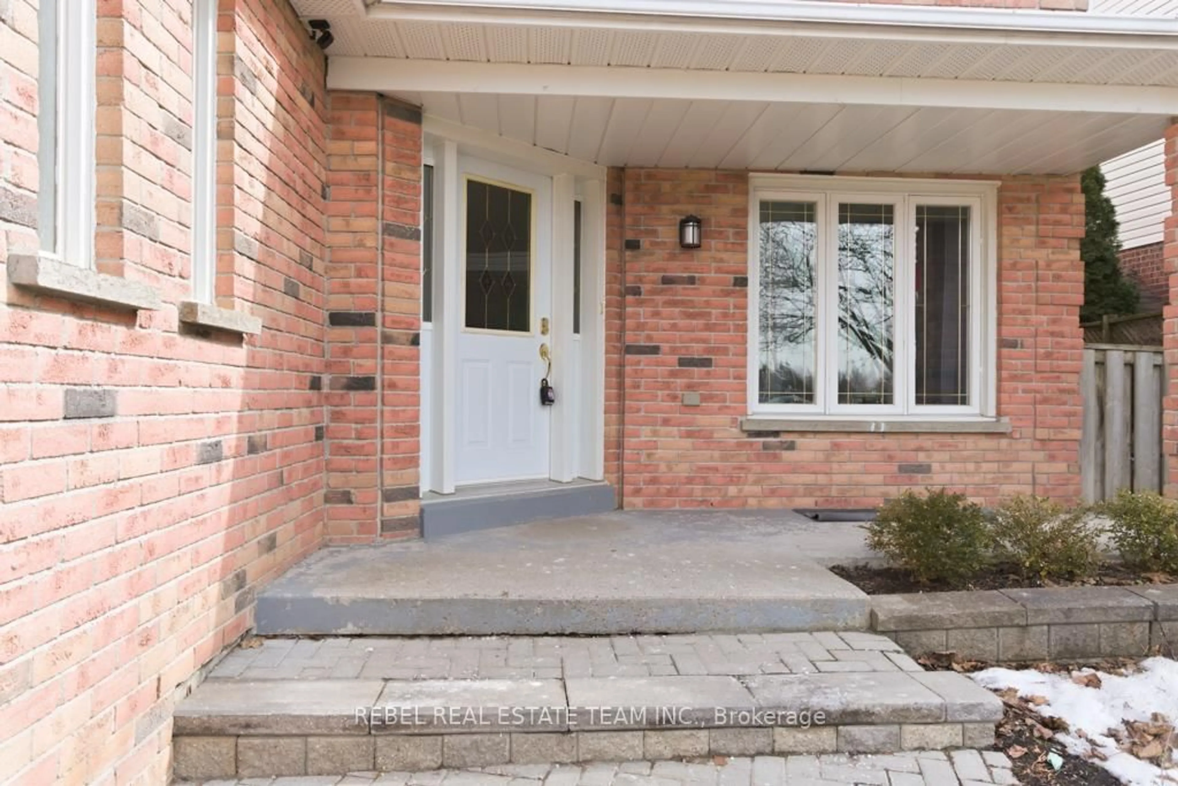 Unknown for 62 Ennisclare Pl, Whitby Ontario L1R 1S1