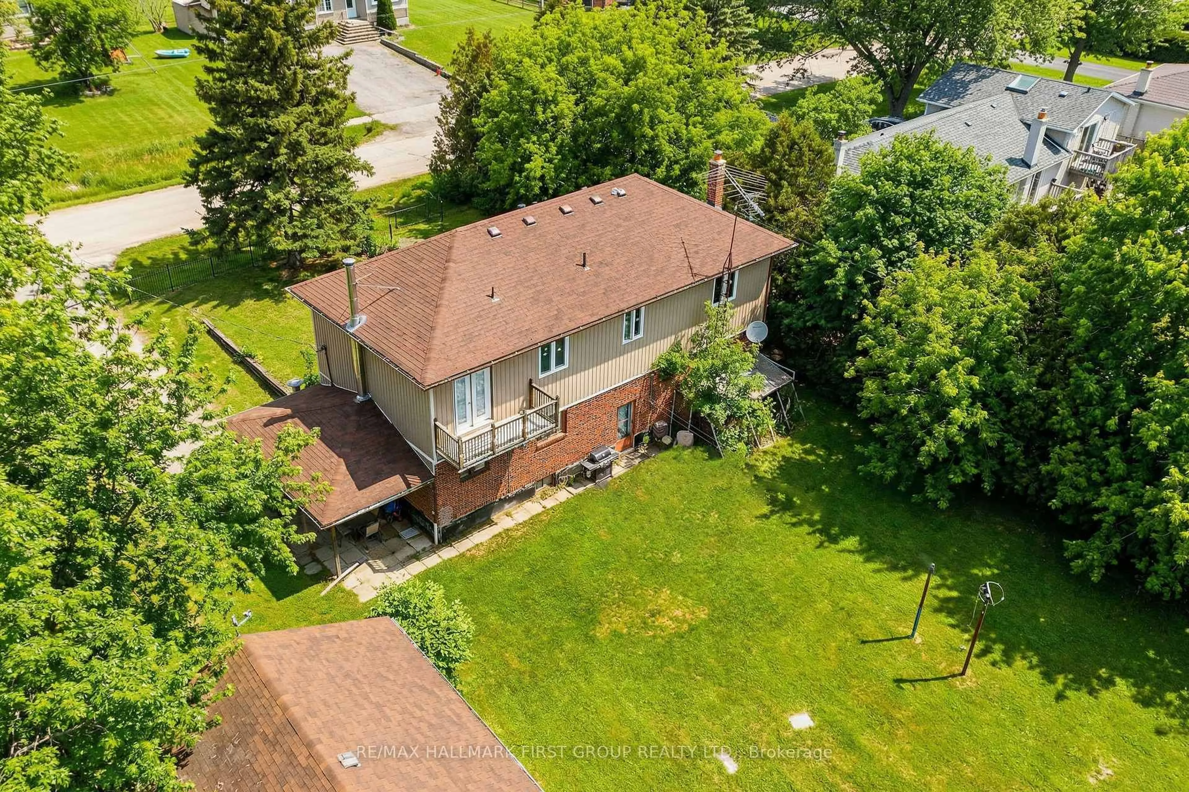 A pic from outside/outdoor area/front of a property/back of a property/a pic from drone, street for 239 Davidson St, Pickering Ontario L1V 2P9
