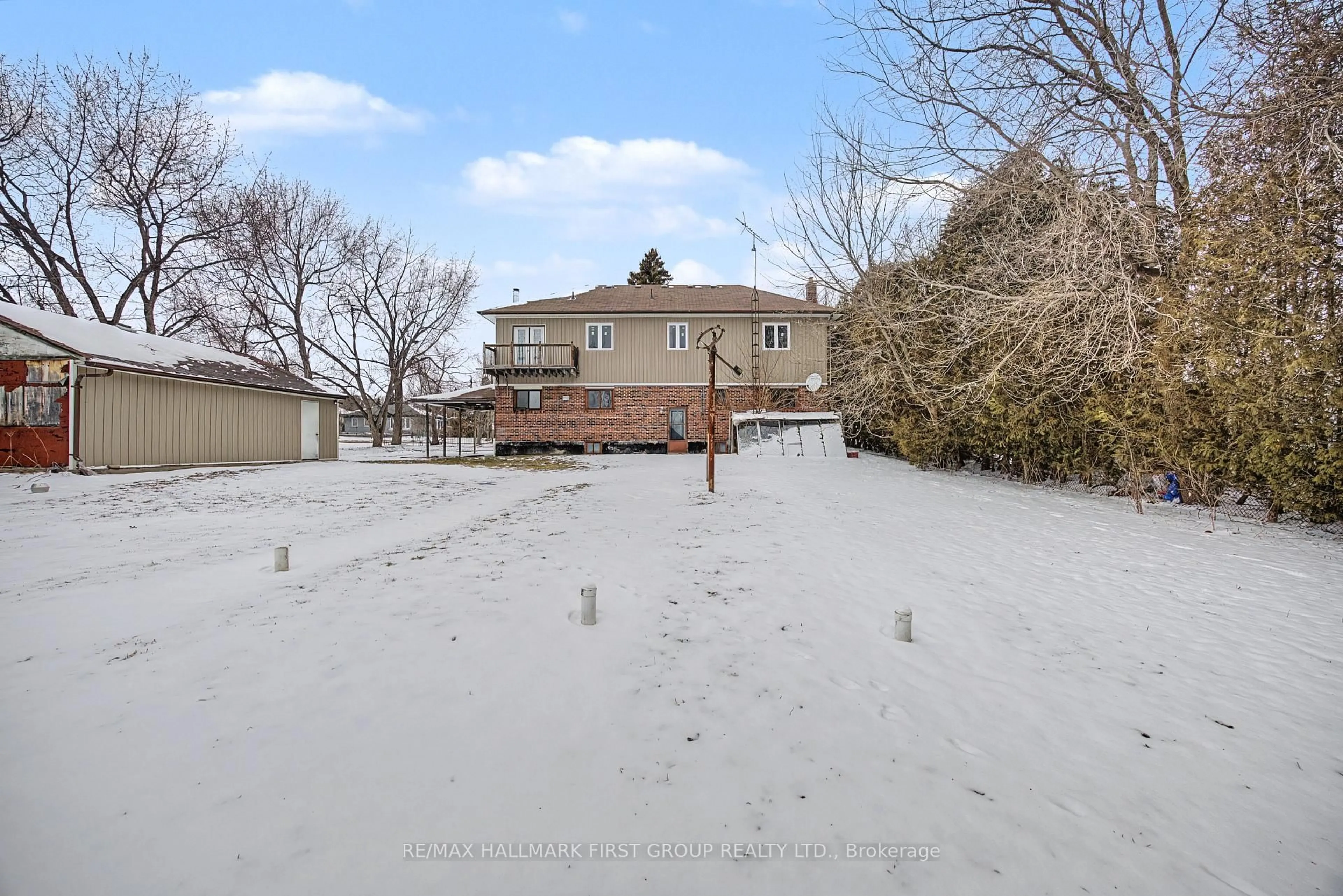 A pic from outside/outdoor area/front of a property/back of a property/a pic from drone, street for 239 Davidson St, Pickering Ontario L1V 2P9