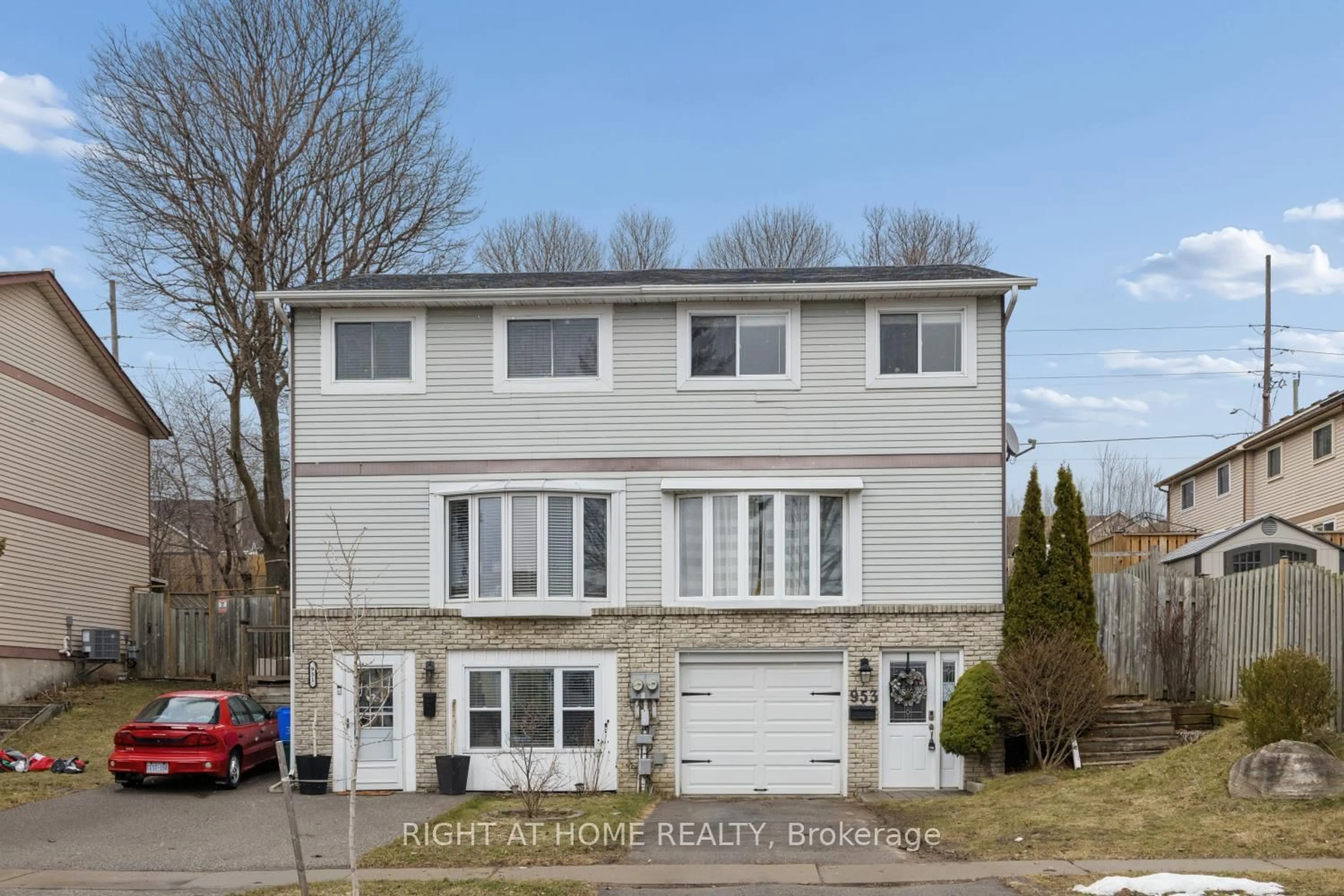 Unknown for 953 Southridge St, Oshawa Ontario L1H 8A4