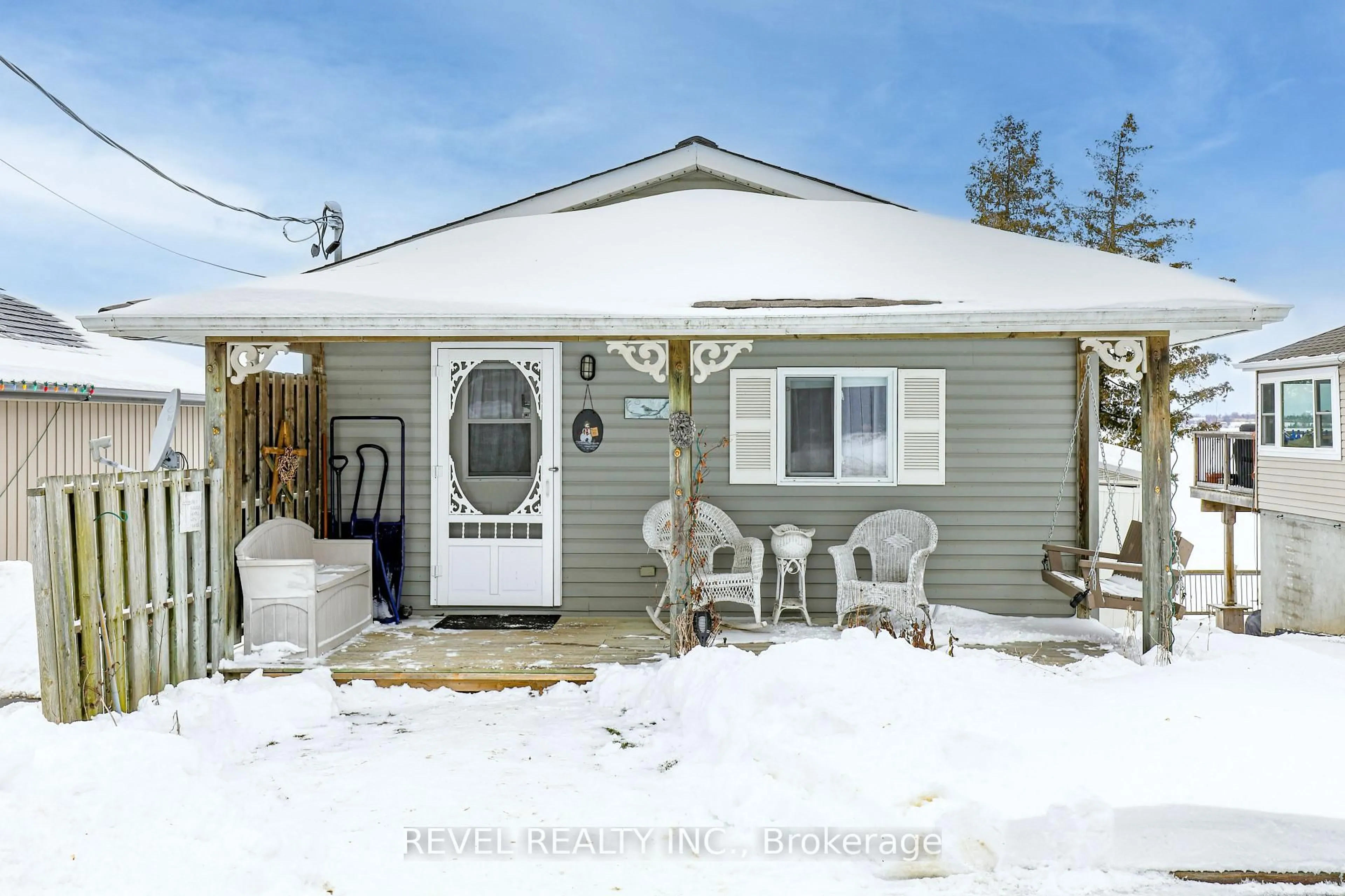 Home with vinyl exterior material, street for 276 Williams Point Rd, Scugog Ontario L0B 1E0