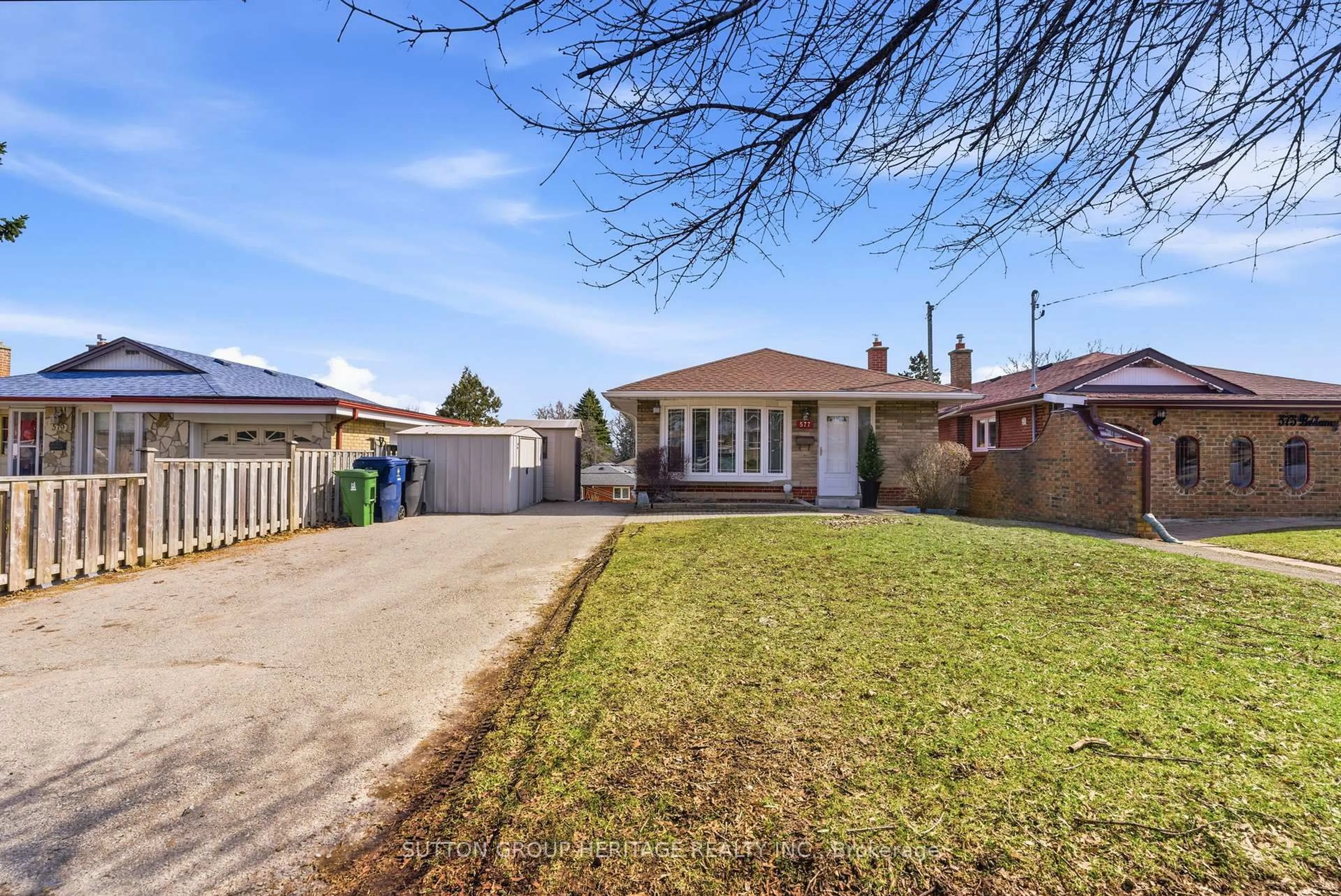 A pic from outside/outdoor area/front of a property/back of a property/a pic from drone, street for 577 Bellamy Rd, Toronto Ontario M1H 1G6