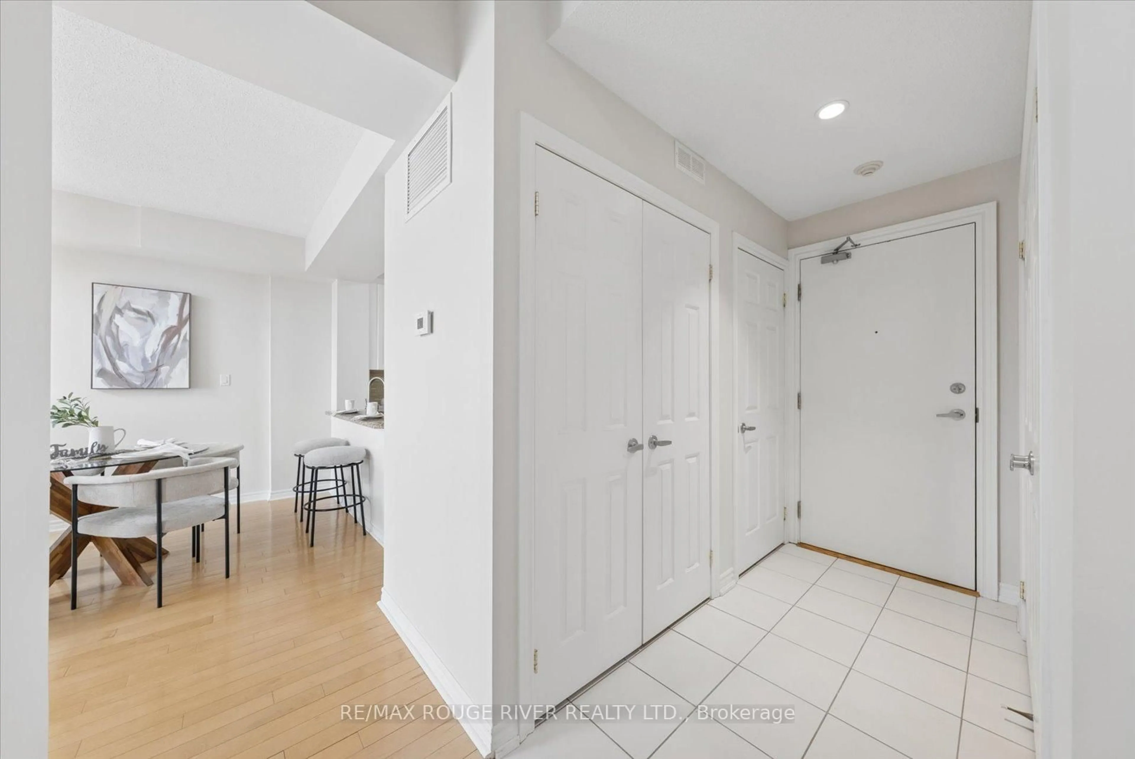 Indoor entryway for 395 Lakebreeze Dr #306, Clarington Ontario L1B 0A5