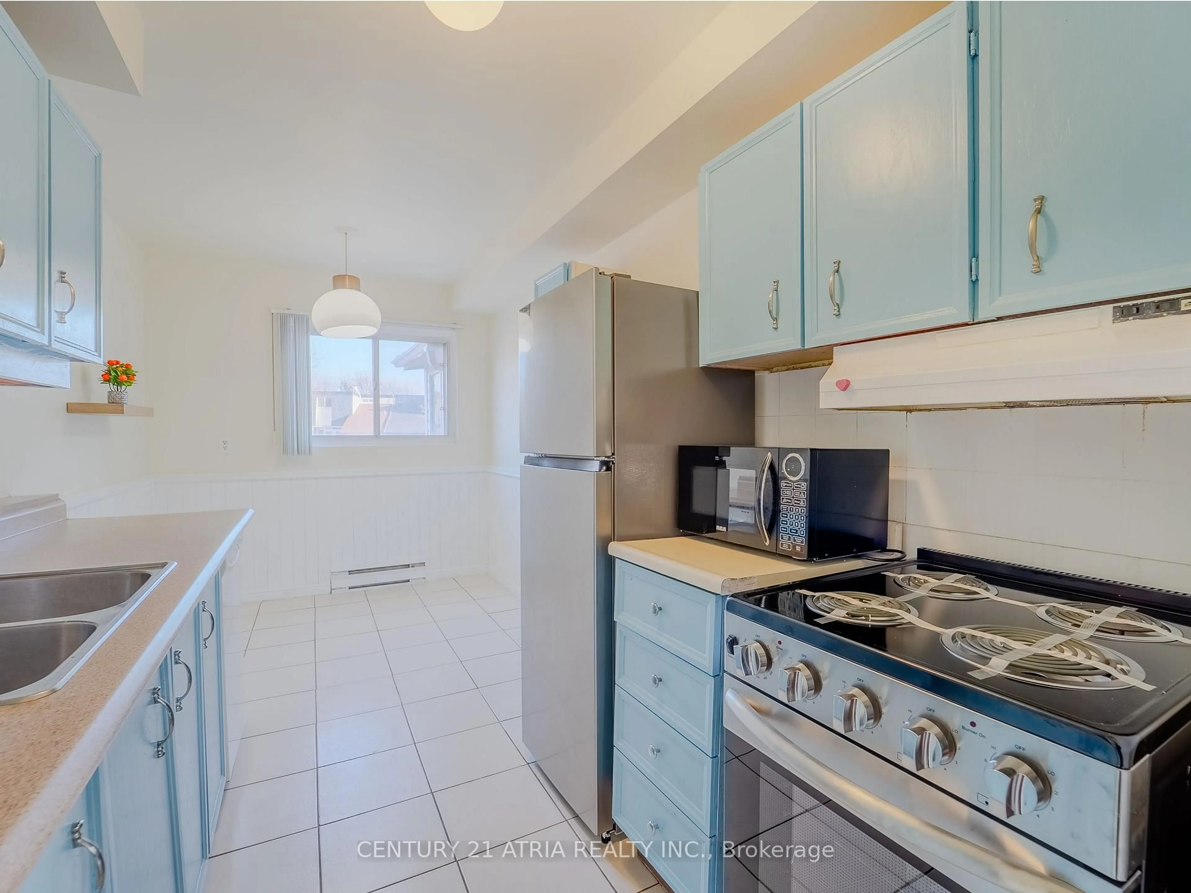 Standard kitchen, ceramic/tile floor for 61 Wiggens Crt, Toronto Ontario M1B 1K3
