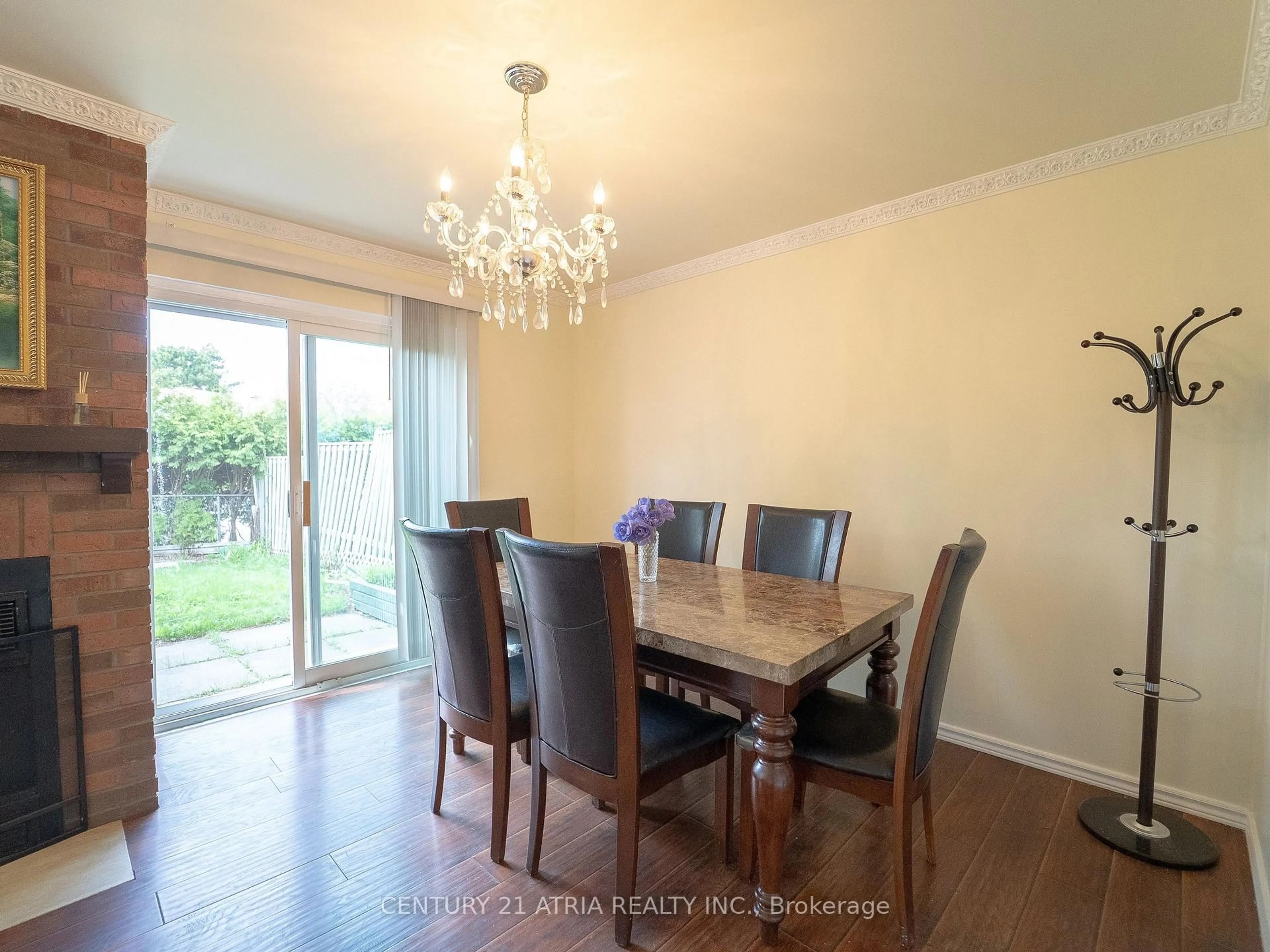 Dining room, wood/laminate floor for 61 Wiggens Crt, Toronto Ontario M1B 1K3