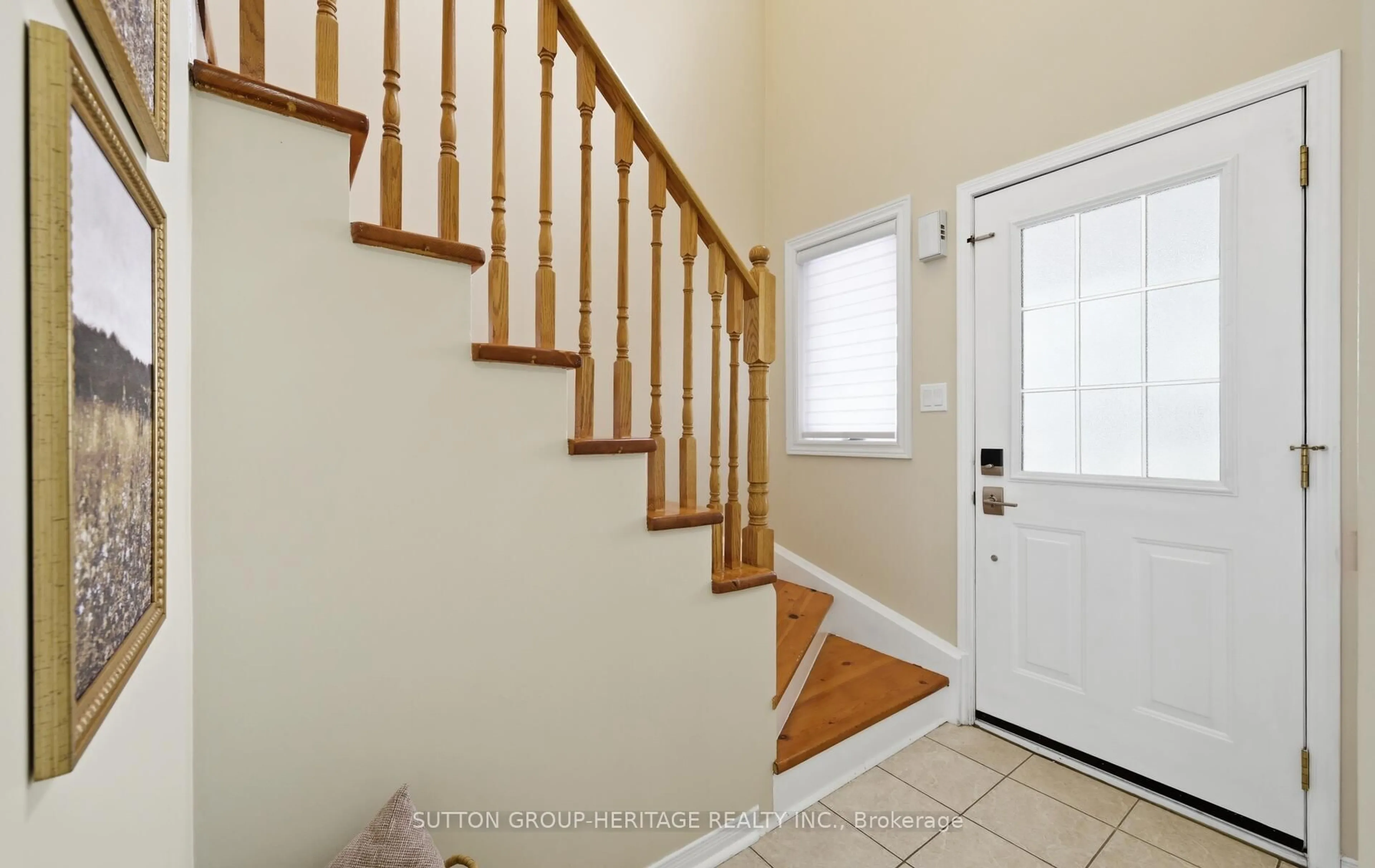 Indoor entryway for 76 Regency Cres, Whitby Ontario L1N 7V2