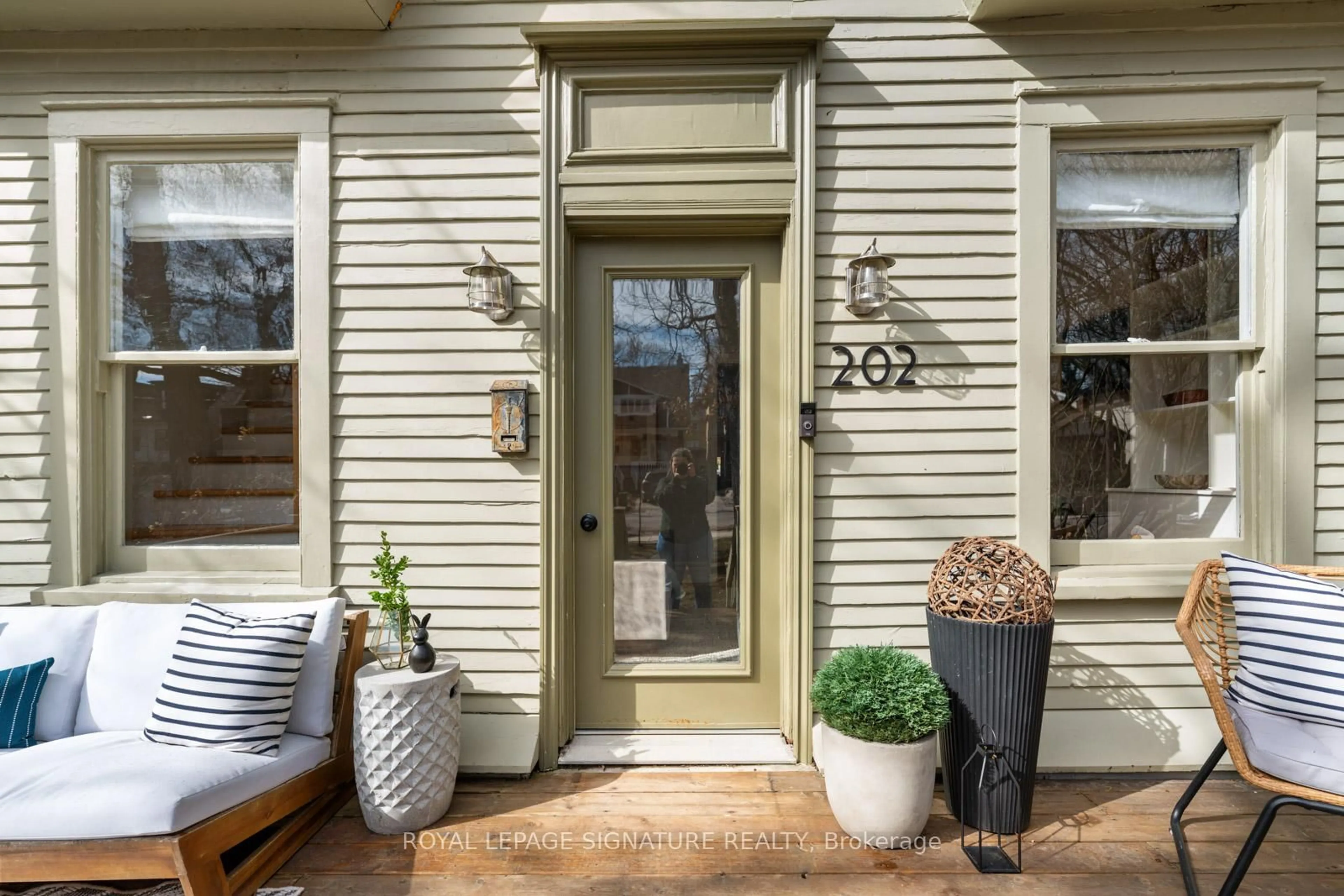 Indoor entryway for 202 Silver Birch Ave, Toronto Ontario M4E 3L5