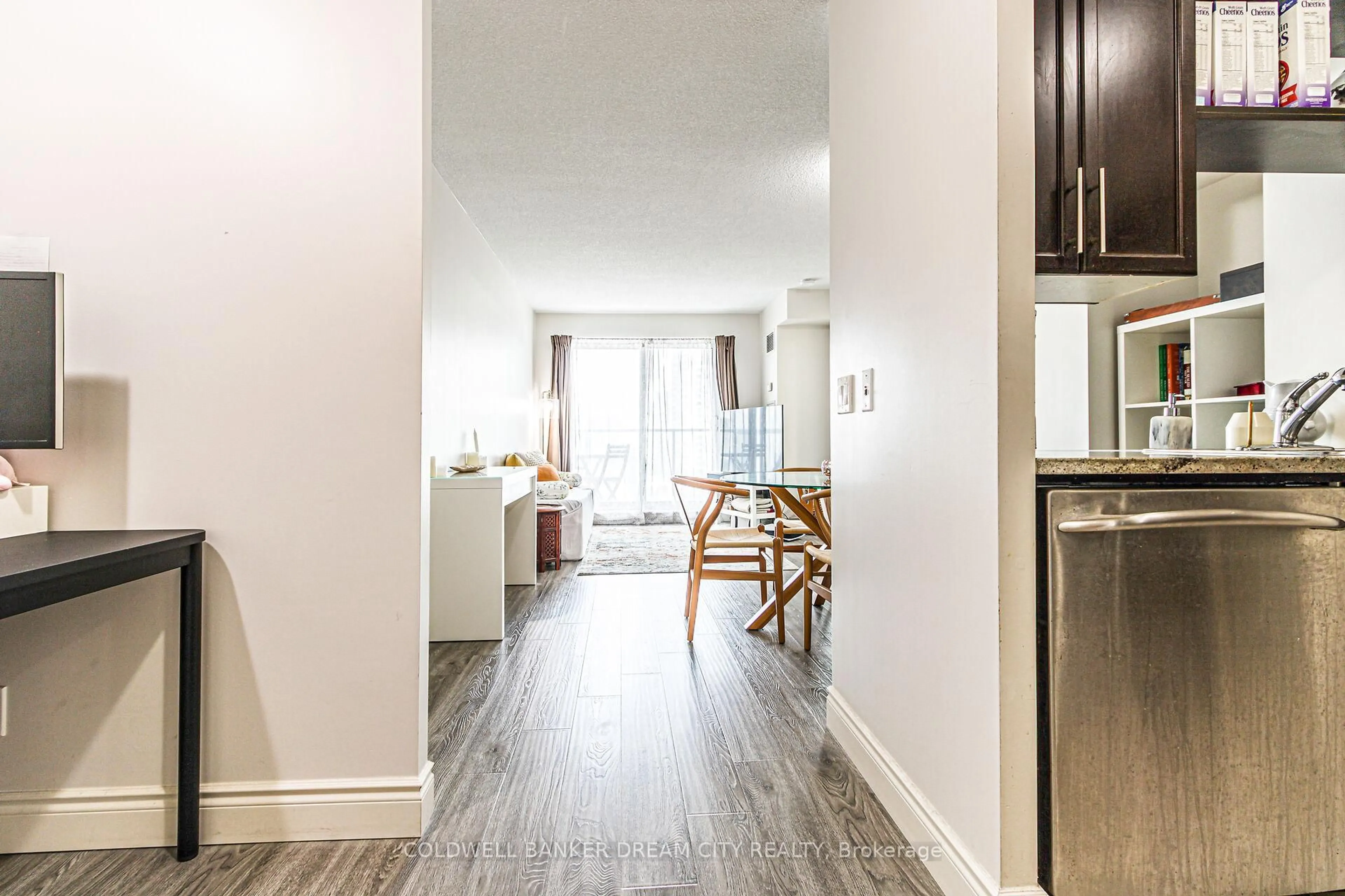 Indoor entryway for 60 Town Centre Crt #1106, Toronto Ontario M1P 0B1