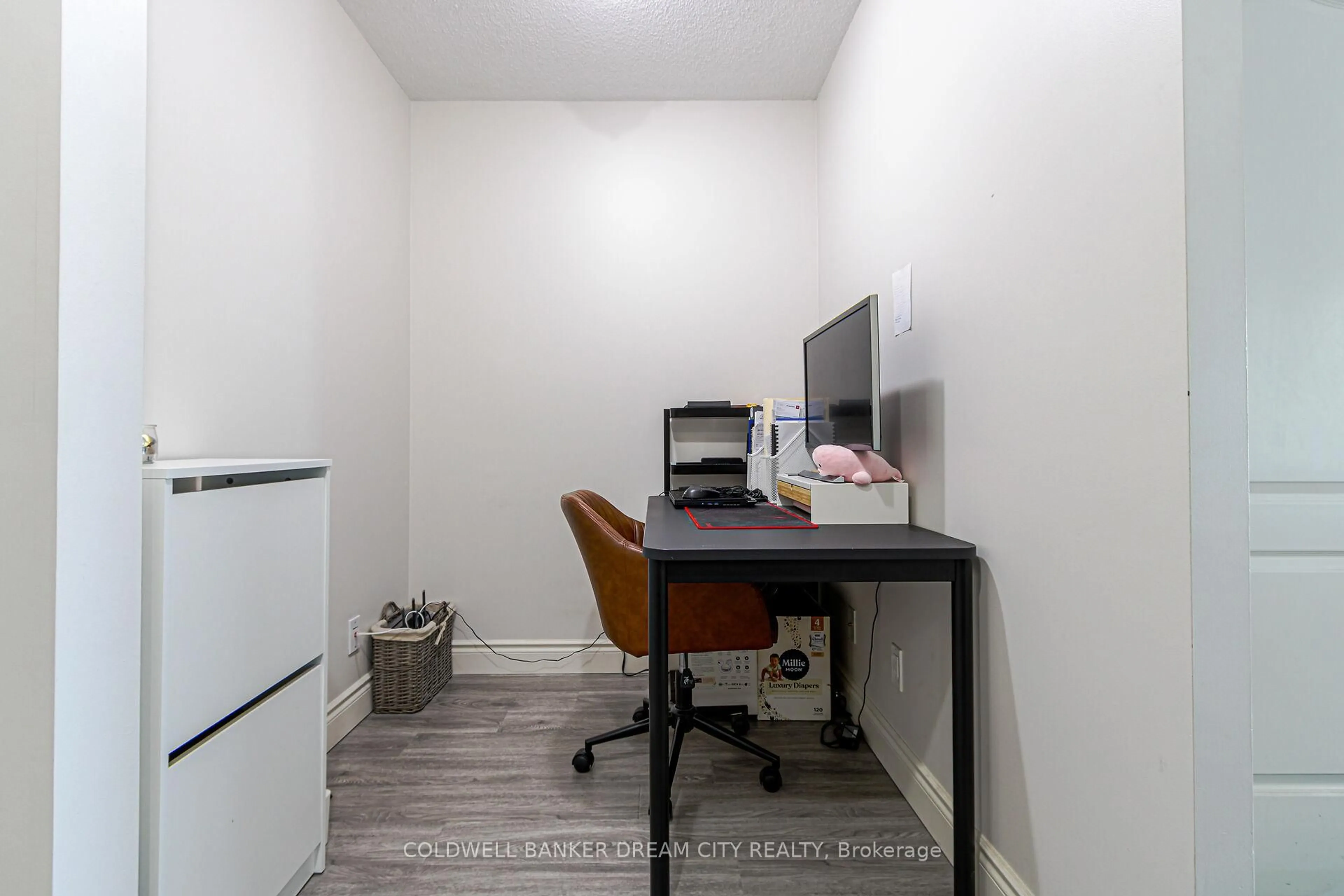 A pic of a room for 60 Town Centre Crt #1106, Toronto Ontario M1P 0B1