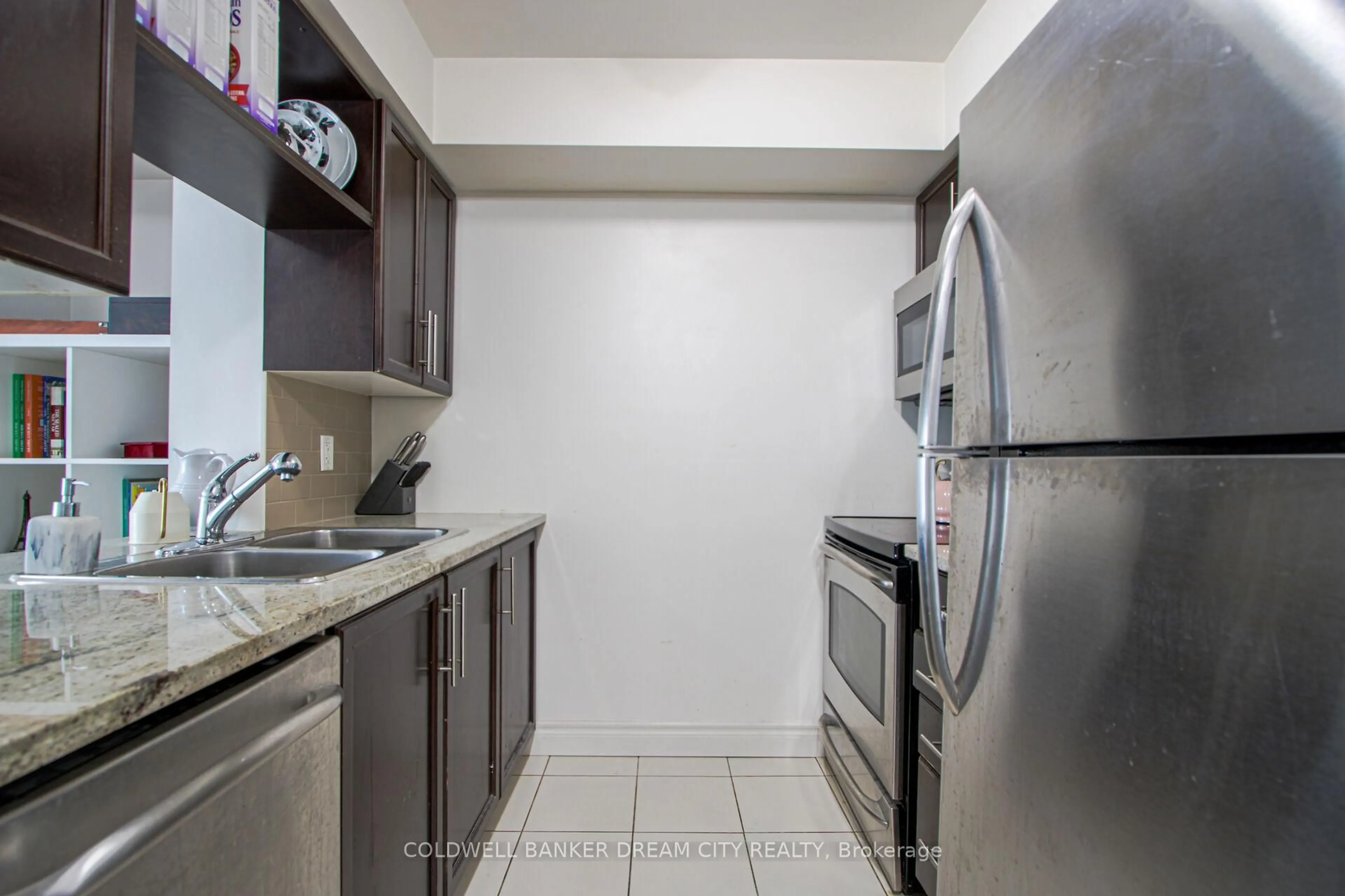 Standard kitchen, unknown for 60 Town Centre Crt #1106, Toronto Ontario M1P 0B1