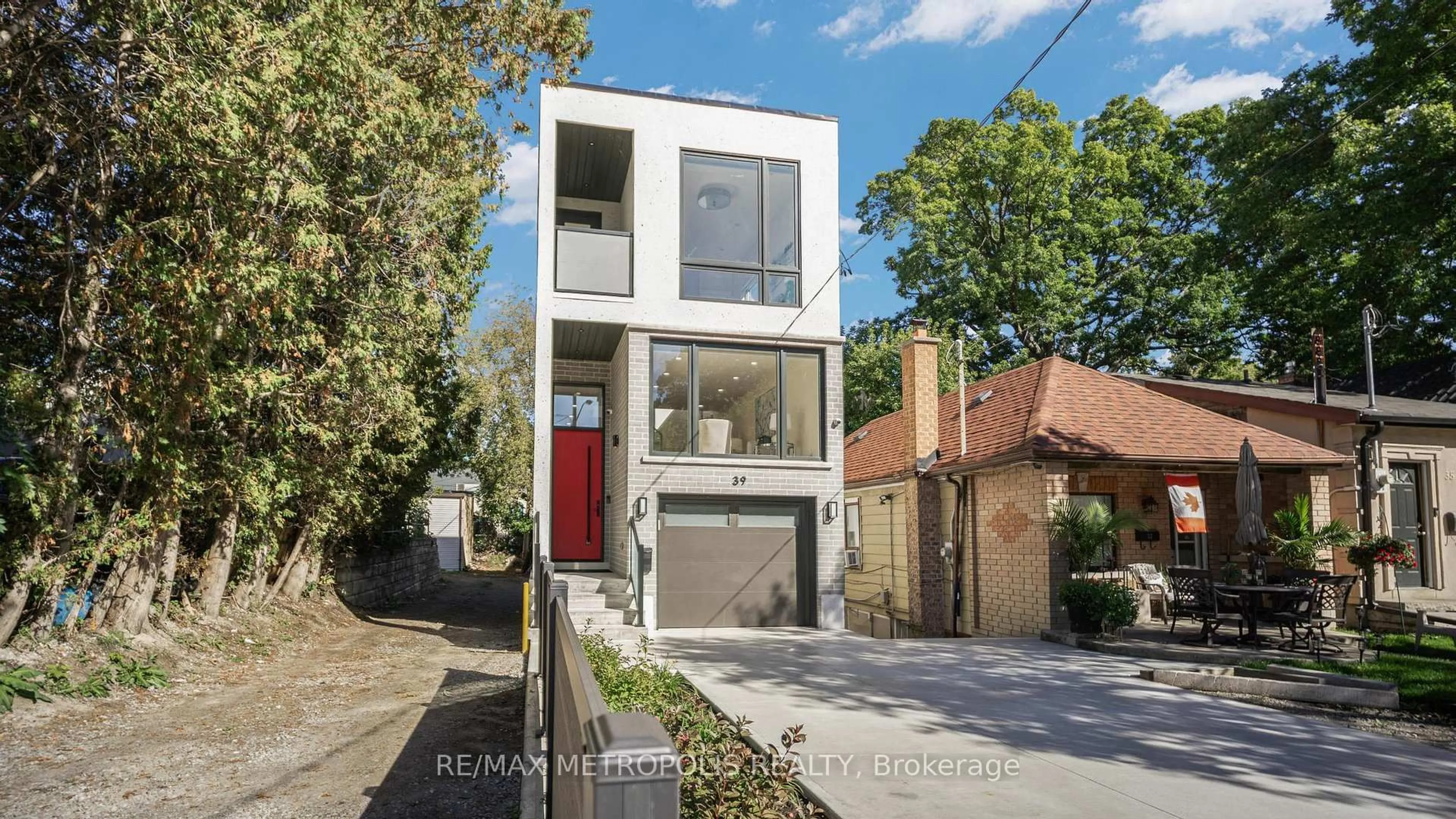 Home with brick exterior material, street for 39 Kenworthy Ave, Toronto Ontario M1L 3B1