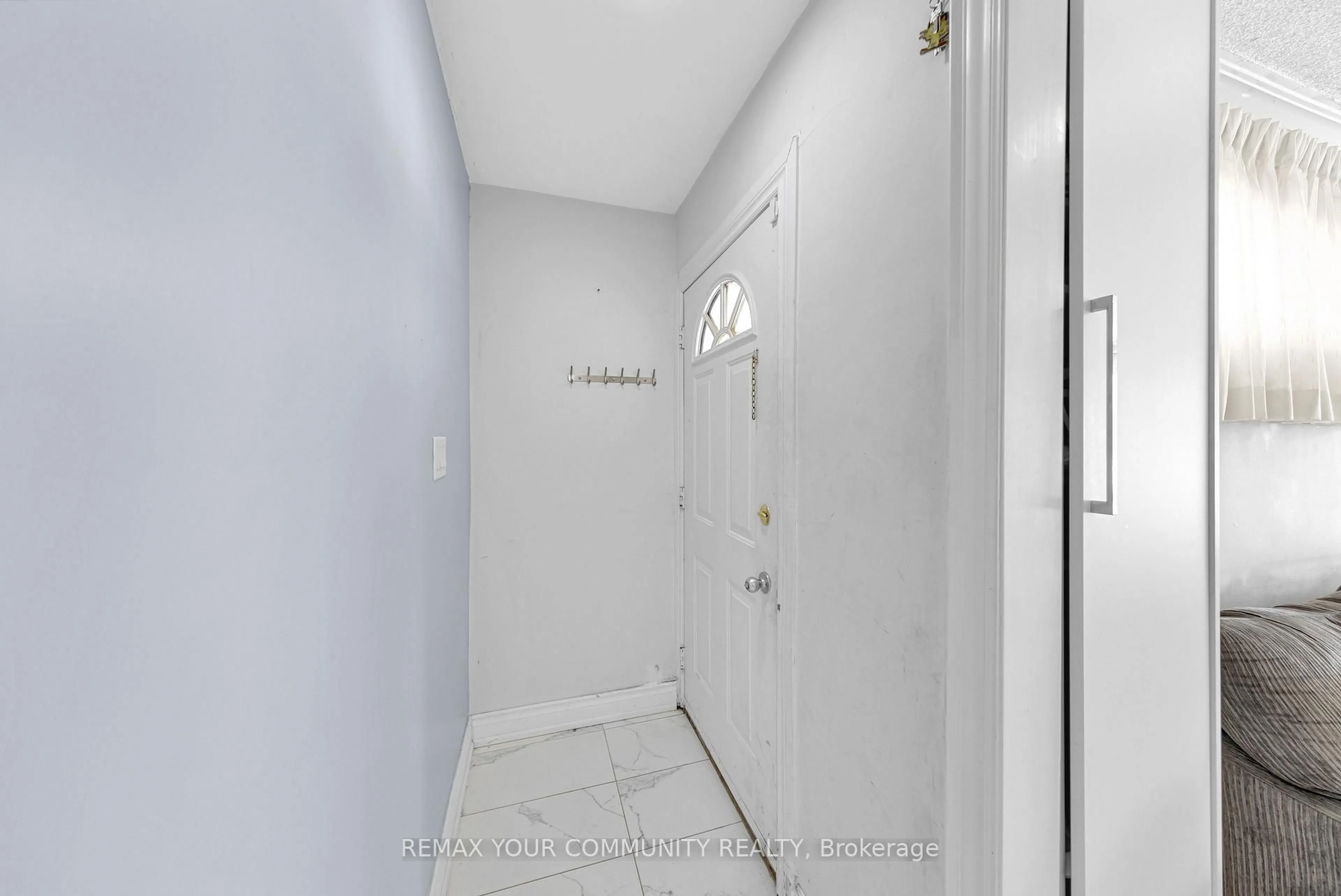Indoor entryway for 1192 Warden Ave, Toronto Ontario M1R 2R1