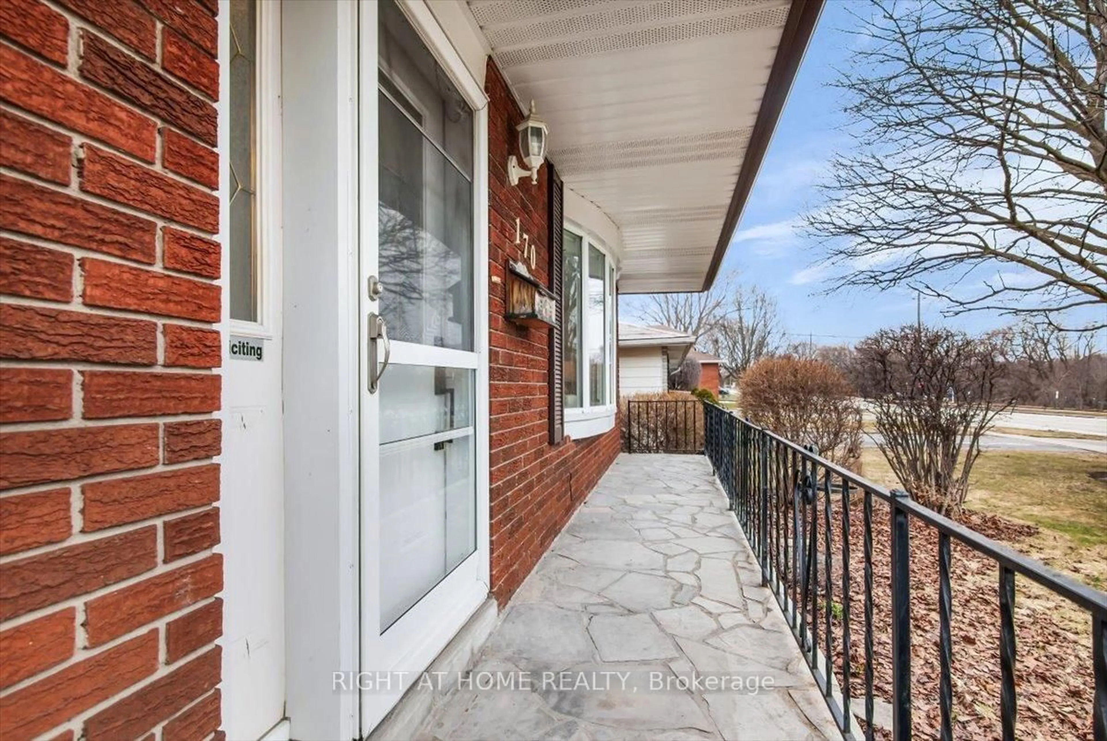 Unknown for 170 Farewell St, Oshawa Ontario L1H 6L7