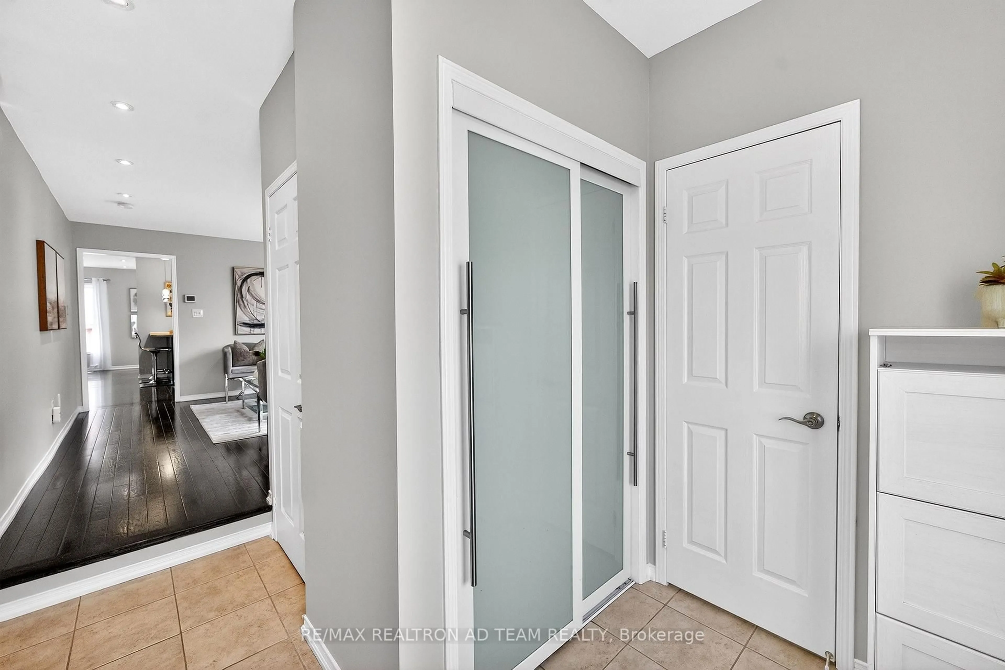Indoor entryway for 43 Formosa Ave, Ajax Ontario L1Z 0N1