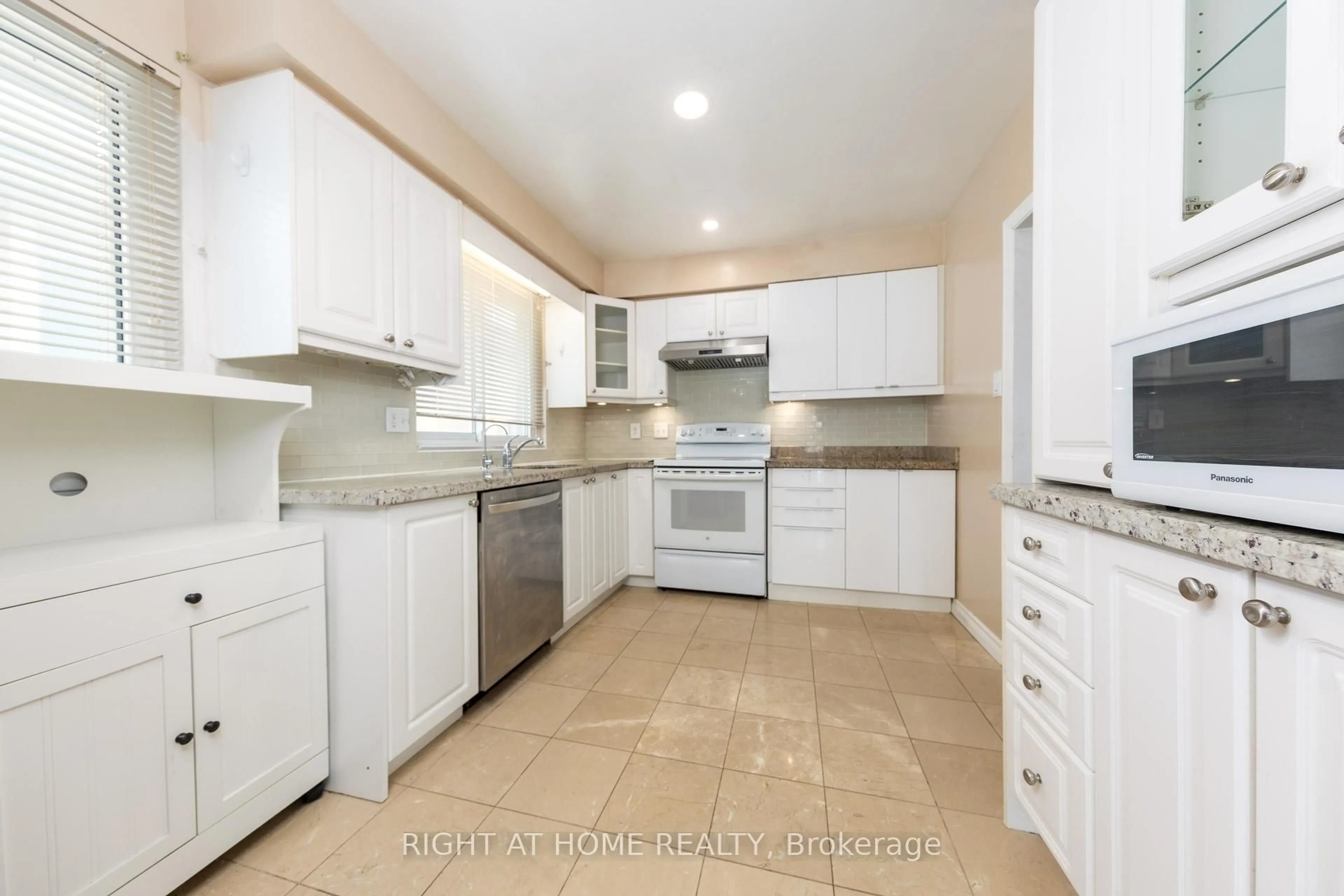 Unknown for 35 Hathway Dr, Toronto Ontario M1P 4L6