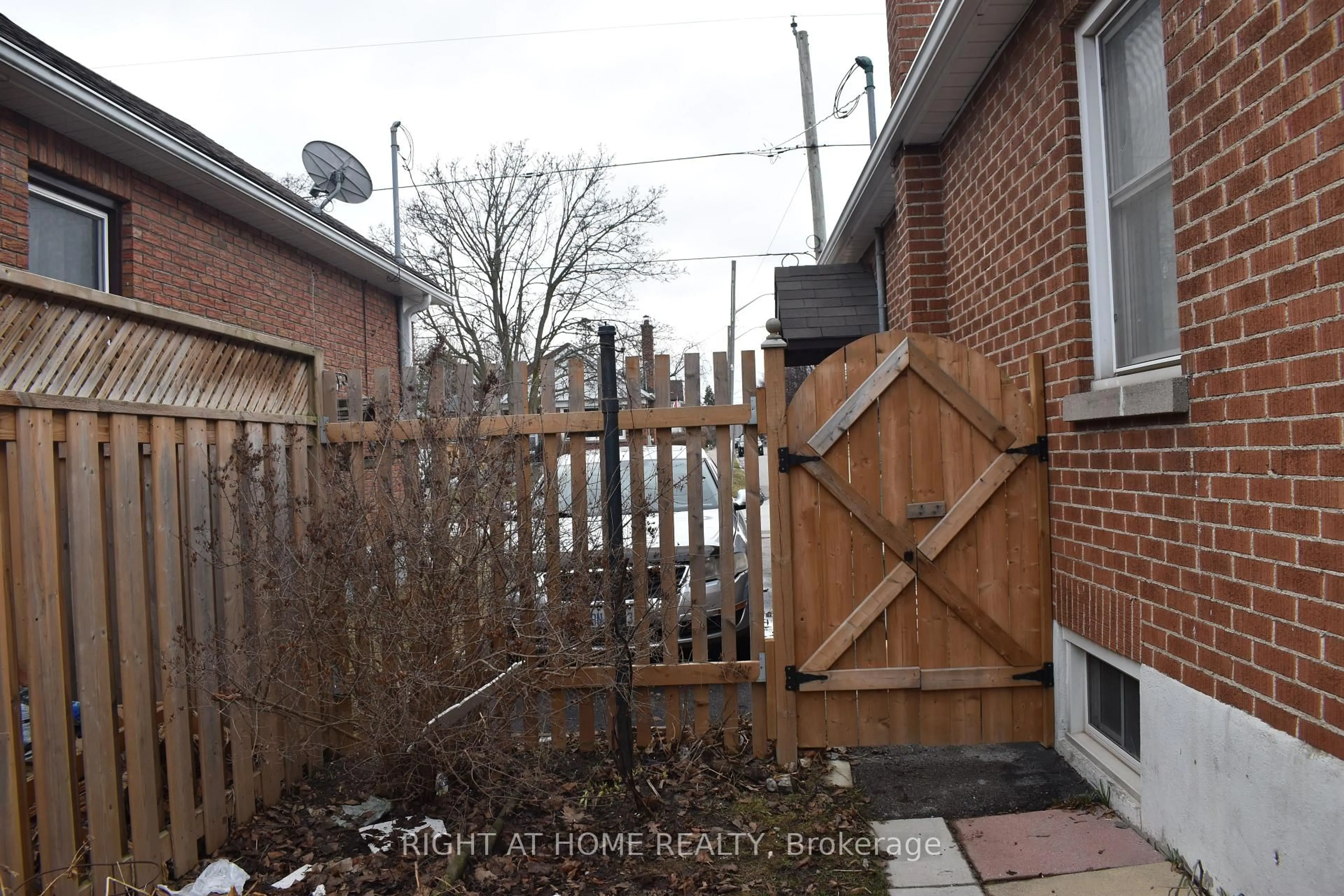Patio, street for 65 Chadburn St, Oshawa Ontario L1H 5T9