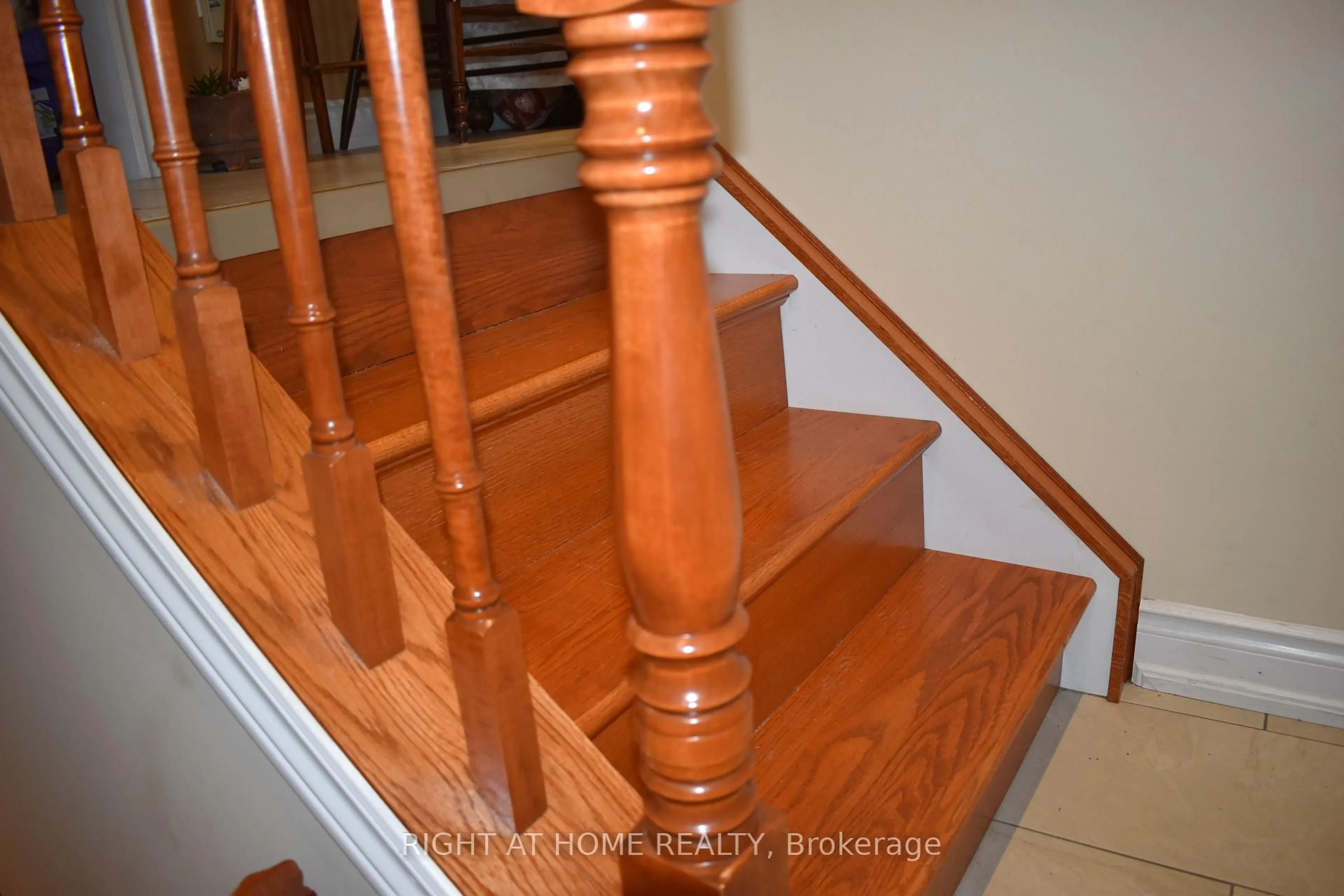 Stairs for 65 Chadburn St, Oshawa Ontario L1H 5T9