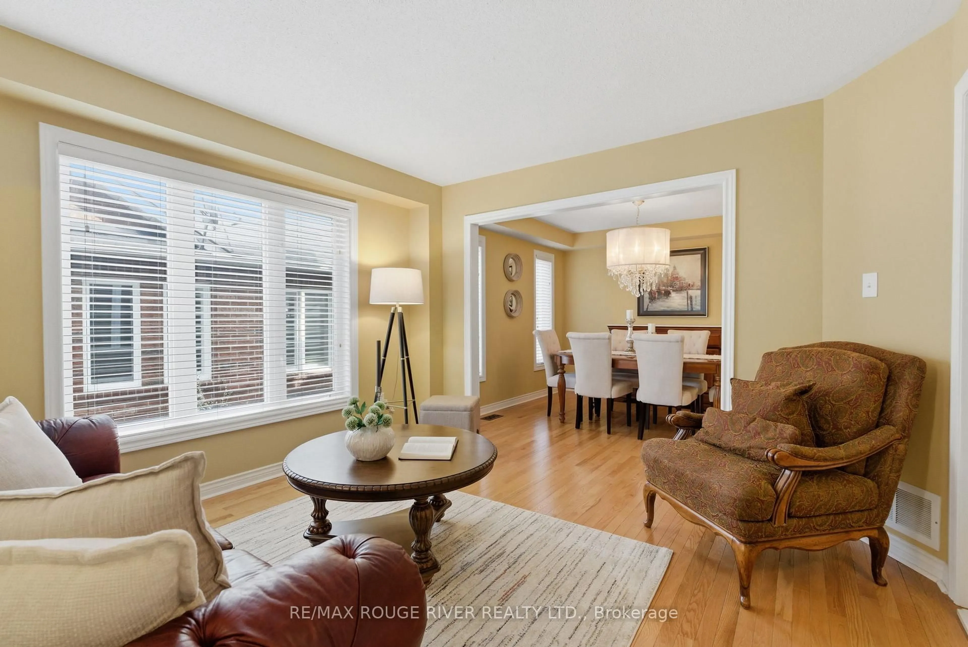 Living room with furniture, wood/laminate floor for 11 Bugelli Dr, Whitby Ontario L1R 3B7