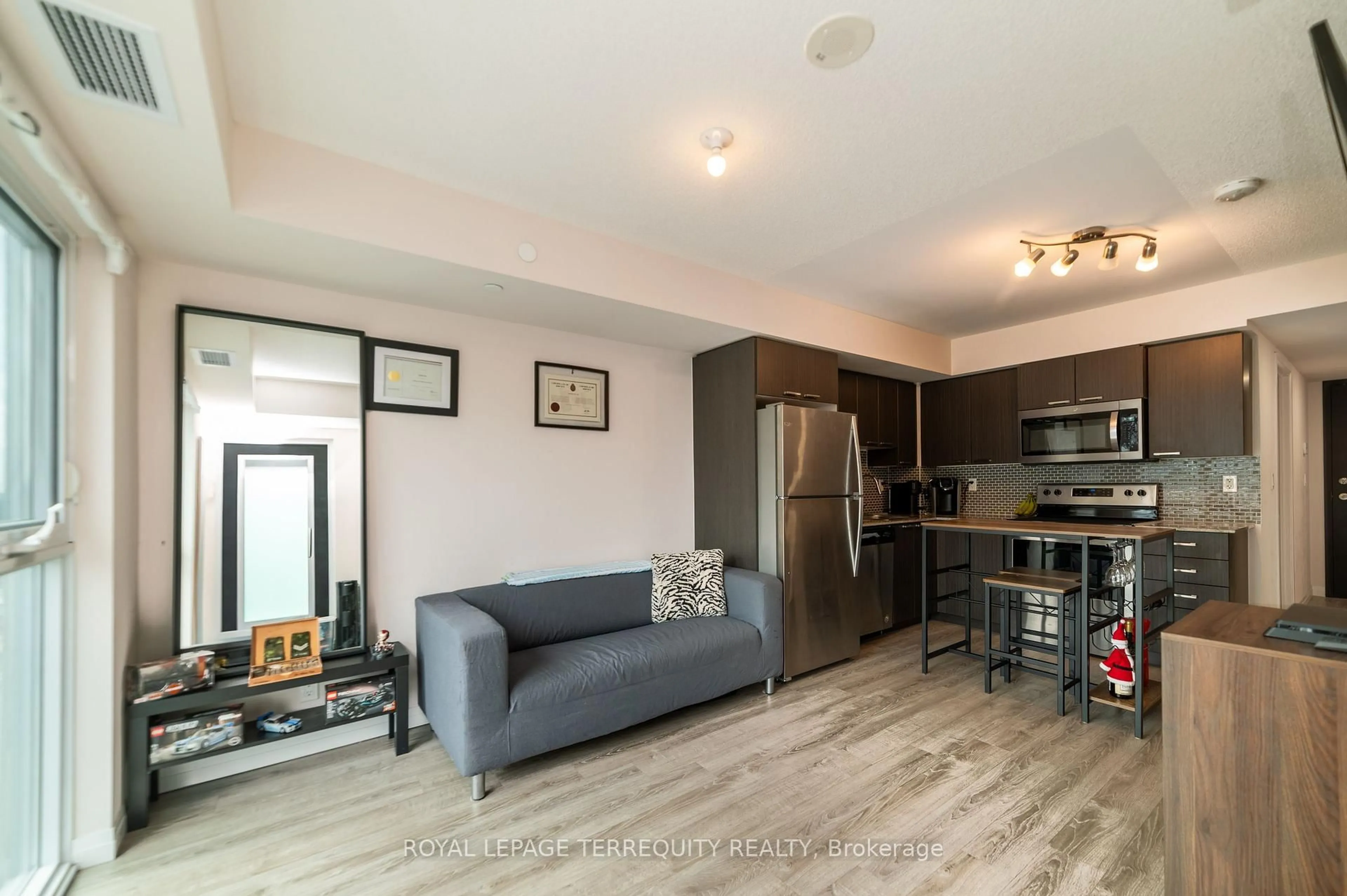 Open concept kitchen, unknown for 2152 Lawrence Ave #1107, Toronto Ontario M1R 0B5