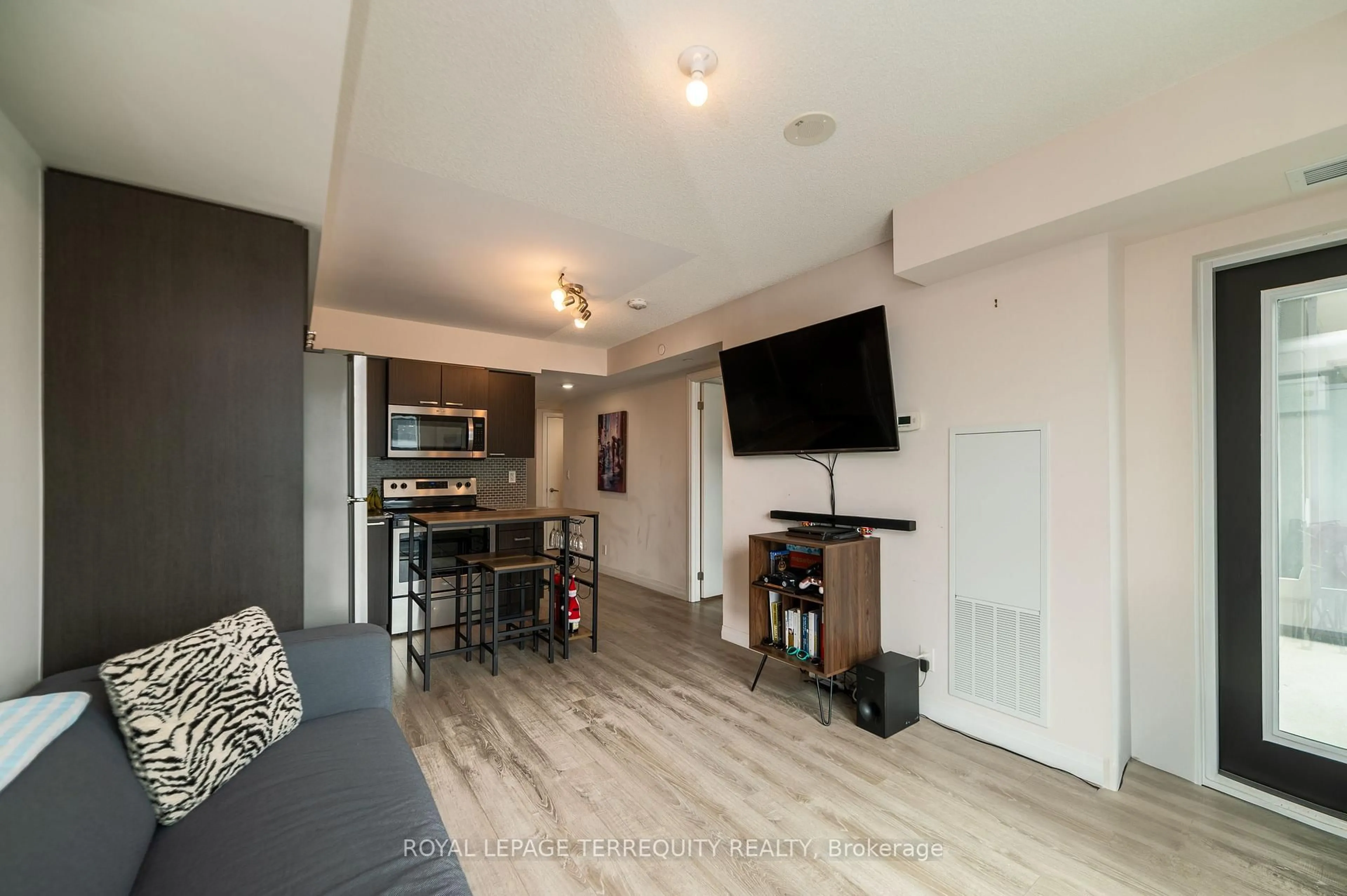 A pic of a room for 2152 Lawrence Ave #1107, Toronto Ontario M1R 0B5