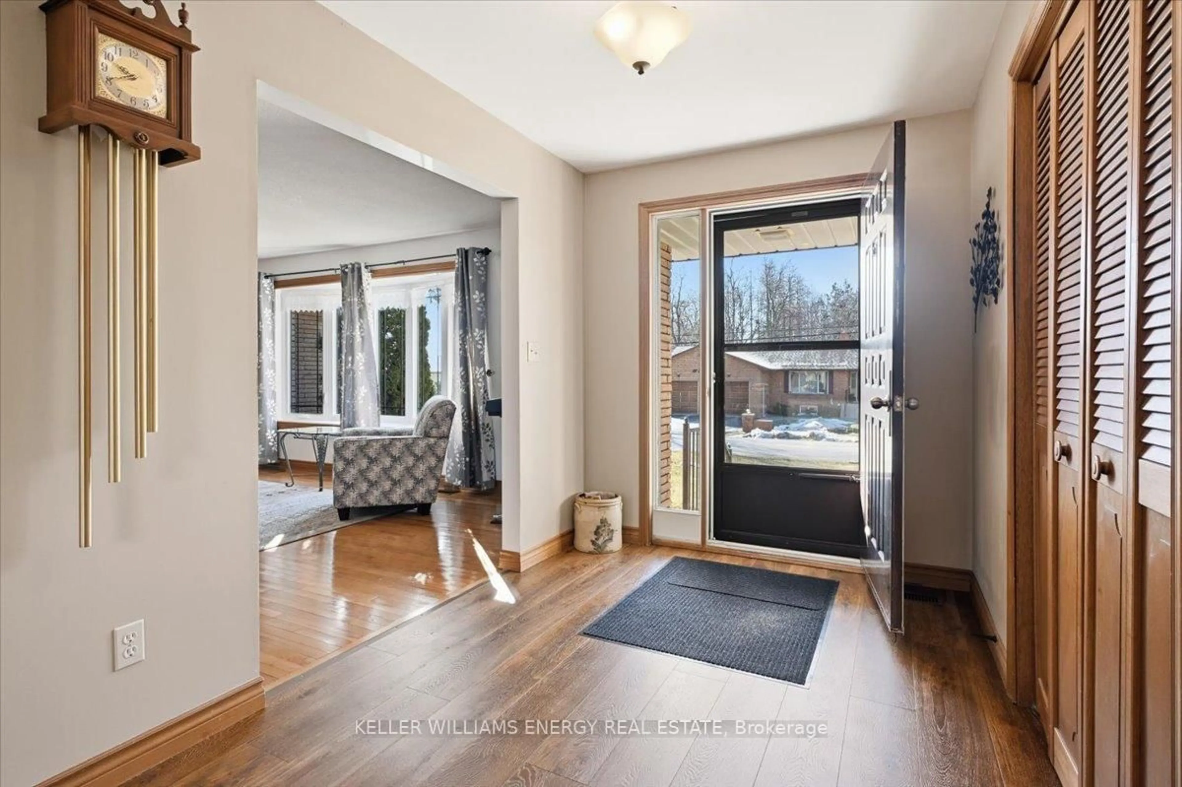 Indoor entryway for 65 Irwin Rd, Clarington Ontario L0B 1M0