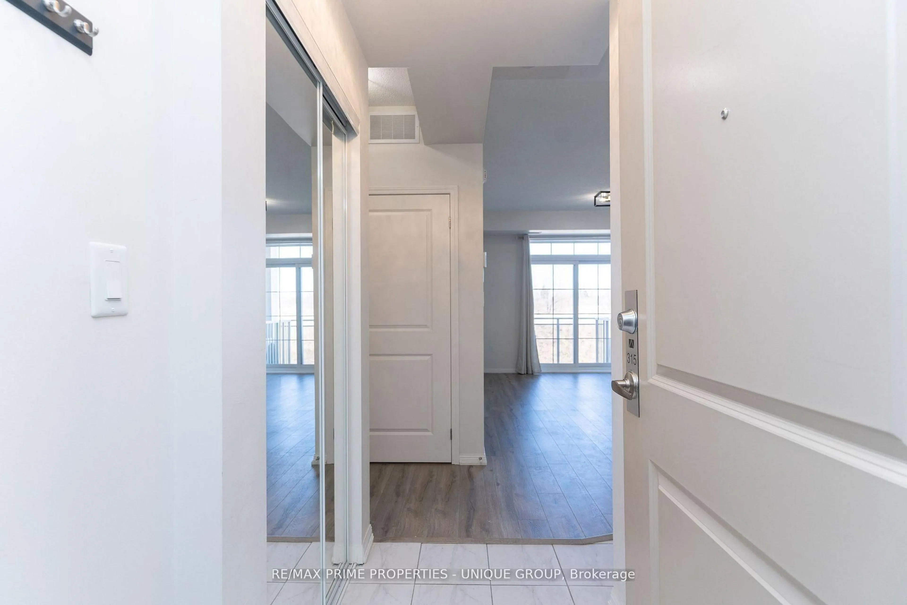 Indoor entryway for 80 Aspen Springs Dr #315, Clarington Ontario L1C 4Y2